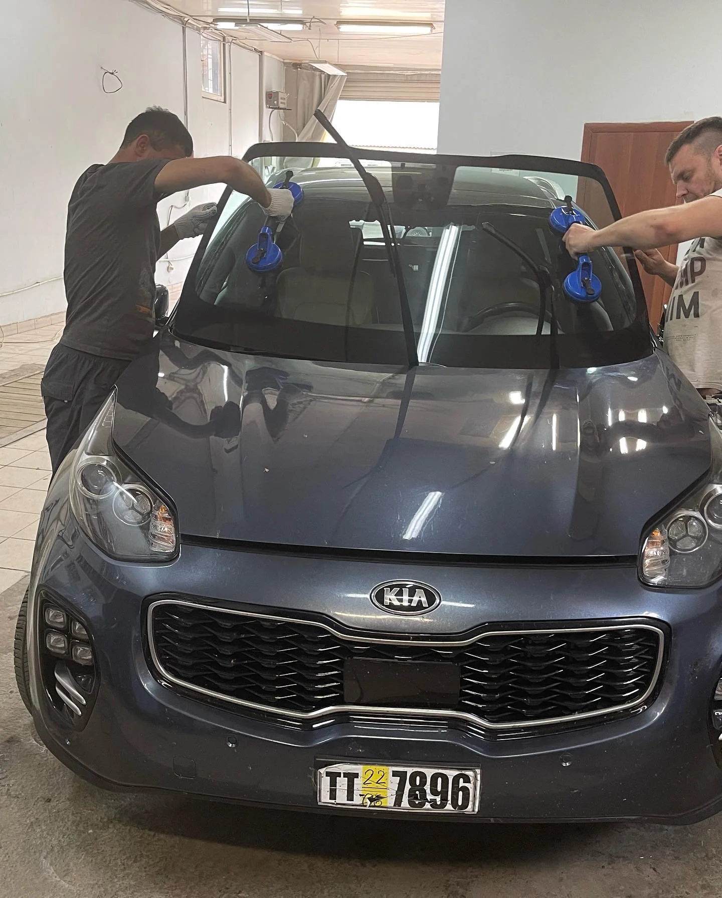 Автостекло на все виды автомобилей от - миниатюра 5