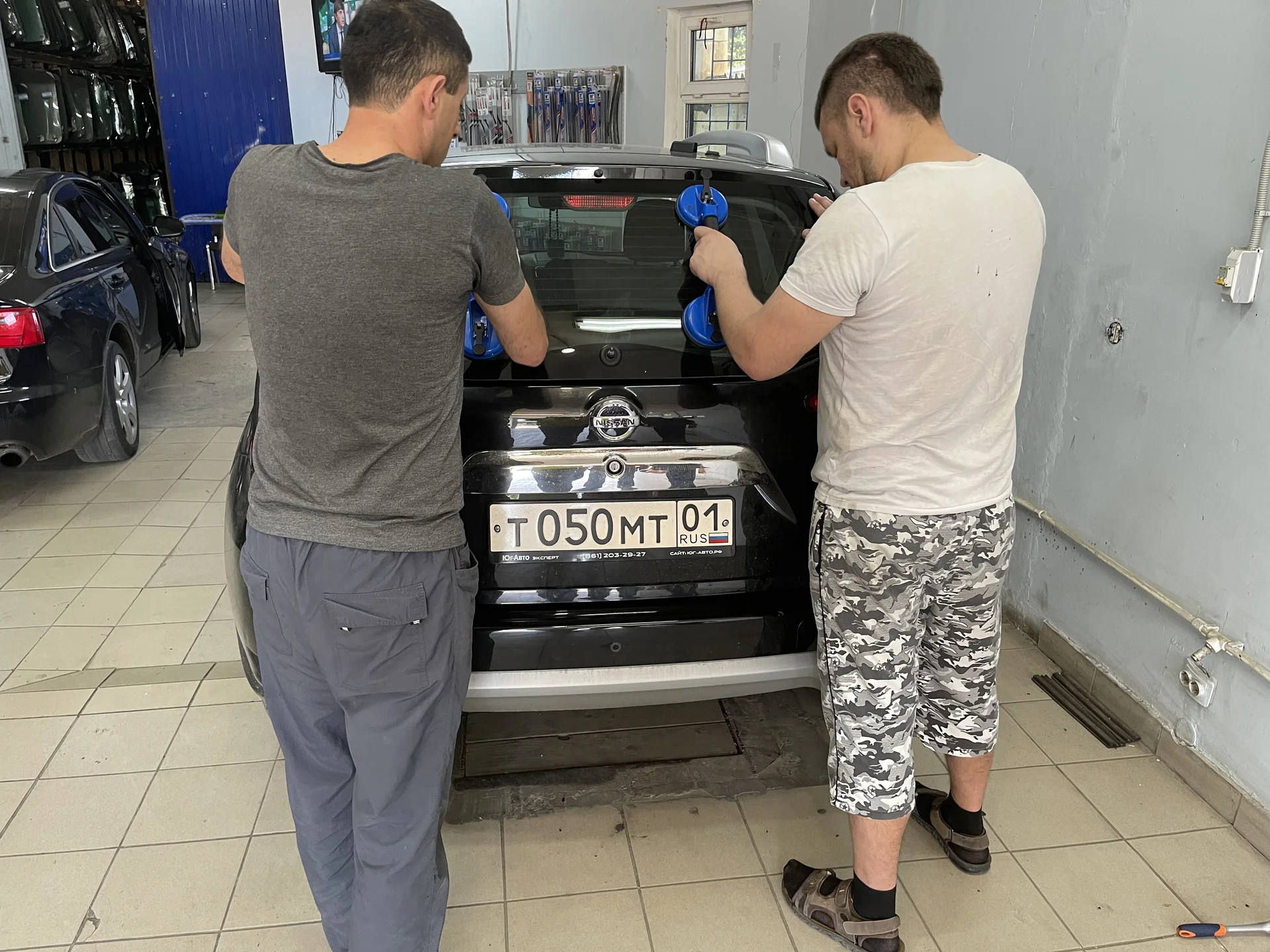 Автостекло на все виды автомобилей от - миниатюра 6