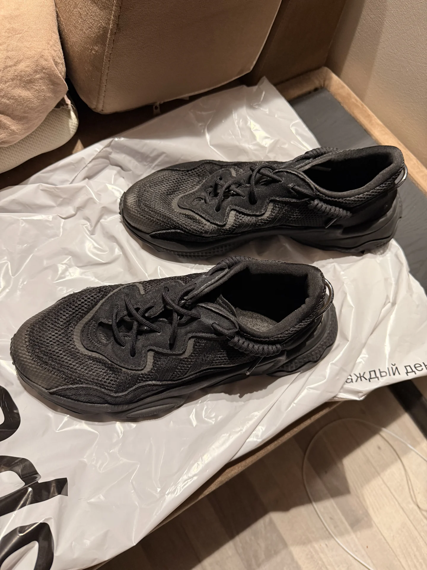 Кроссовки adidas ozweego - изображение 1