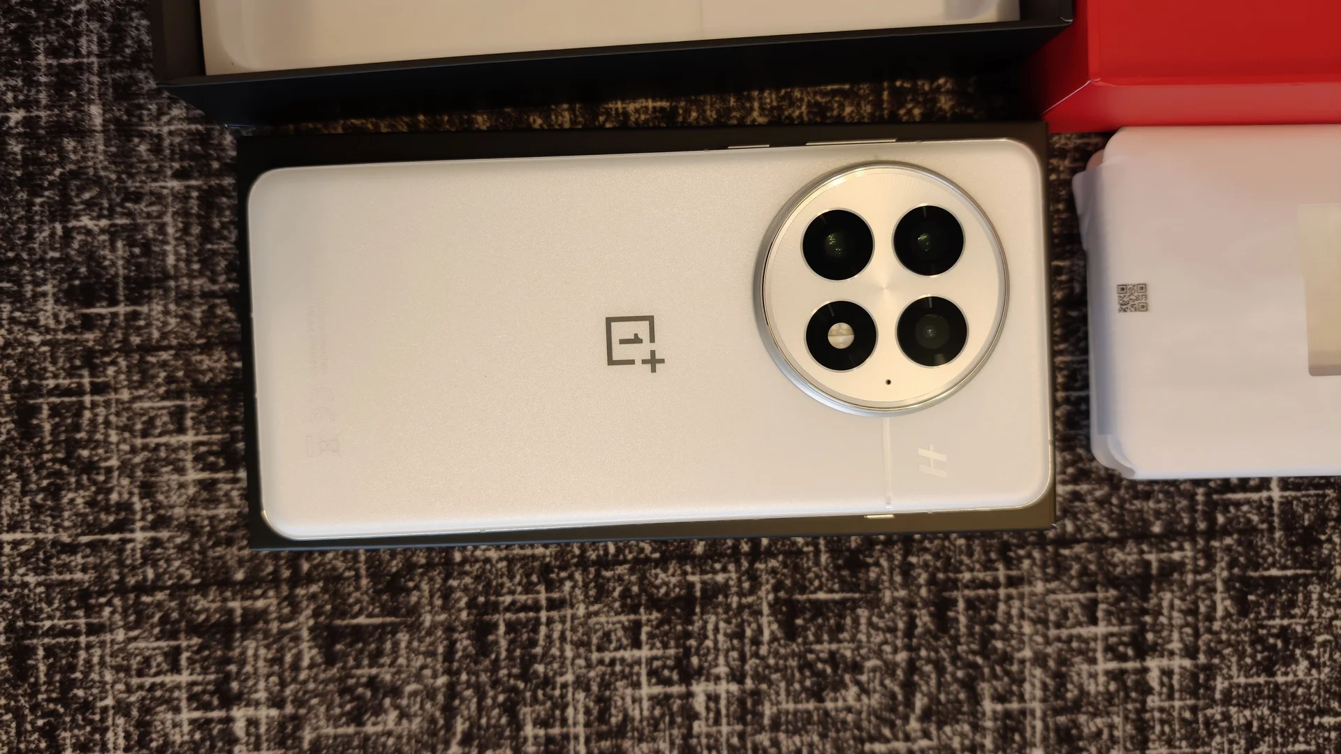 OnePlus 13 16/512 ГБ, белый, глобал - миниатюра 2