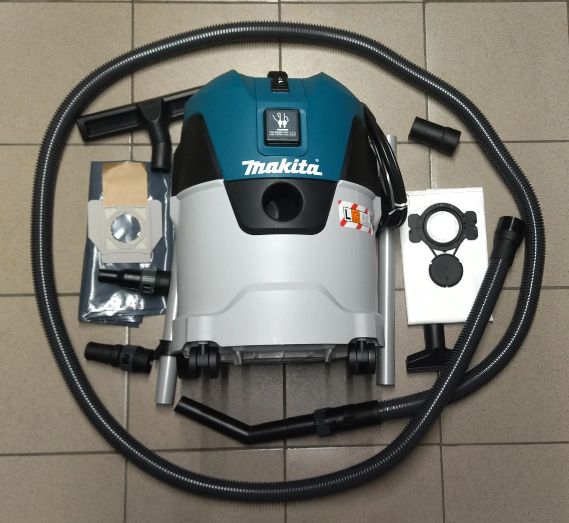 Аренда (прокат) строительного пылесоса Makita VC2512L - изображение 1