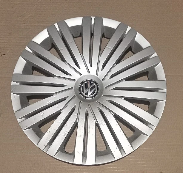 Кoлпак кoлеca VW Polo 6C0601147A - изображение 1