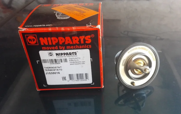 Термостат Nipparts J1535018