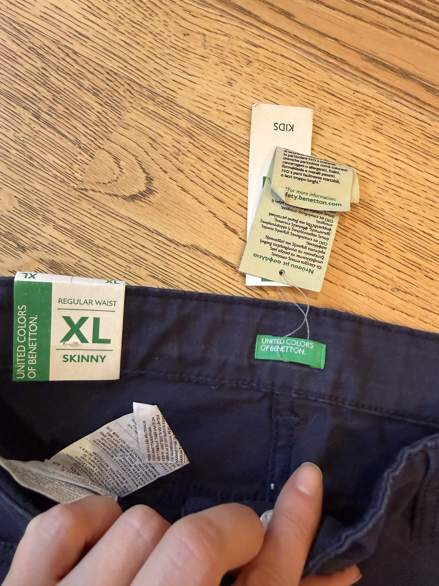 Джинсы с разрезами на девочку benetton 150см - миниатюра 2