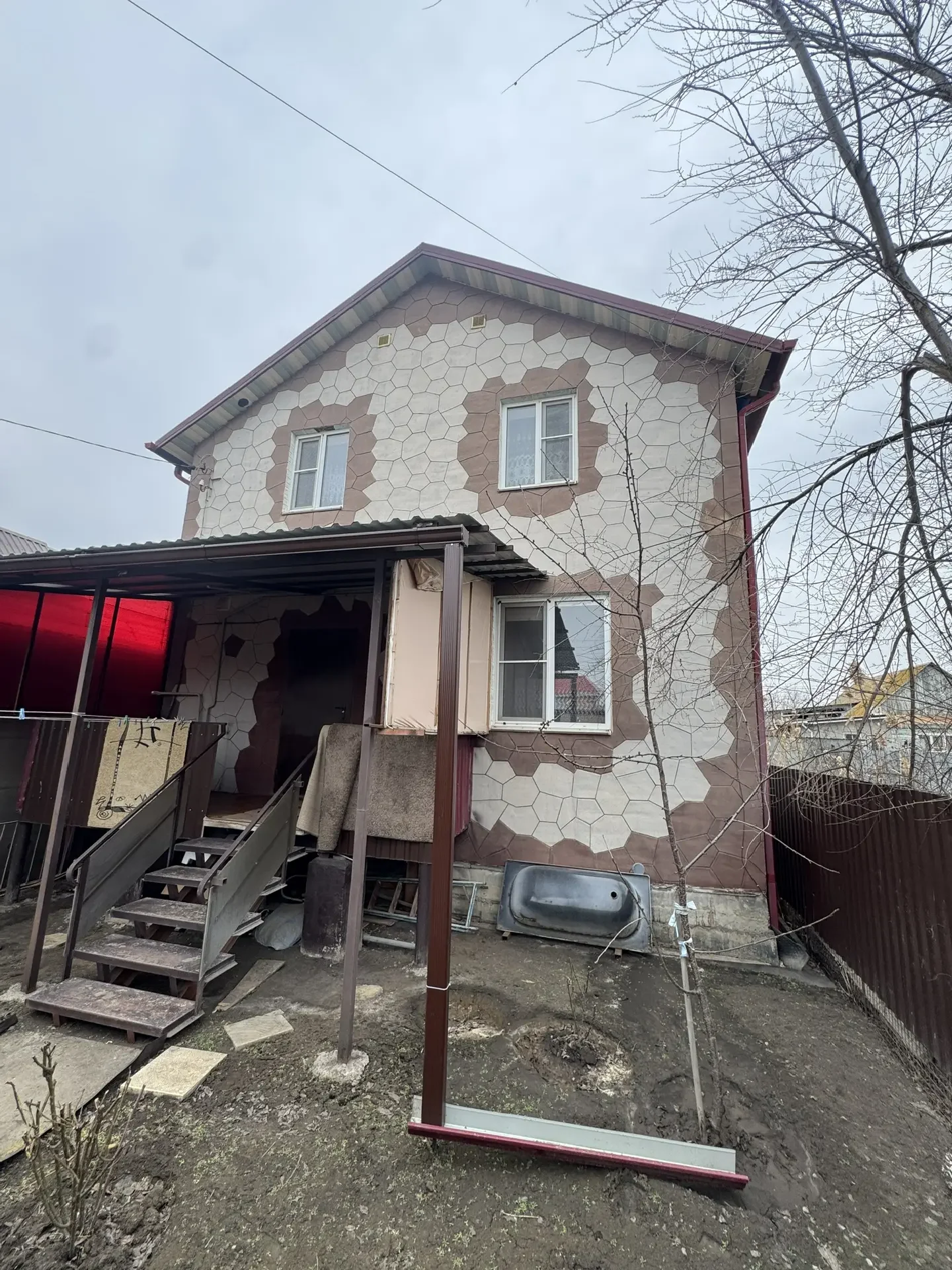 Продаю дом общей площадью 120 кв.м. Участок 4 сотки земли. Документы в порядке. Остальные вопросы по - изображение 1