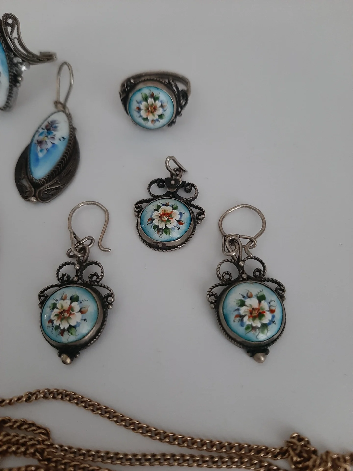 Серьги, кольца, локет и часы Ростовская финифть - миниатюра 2