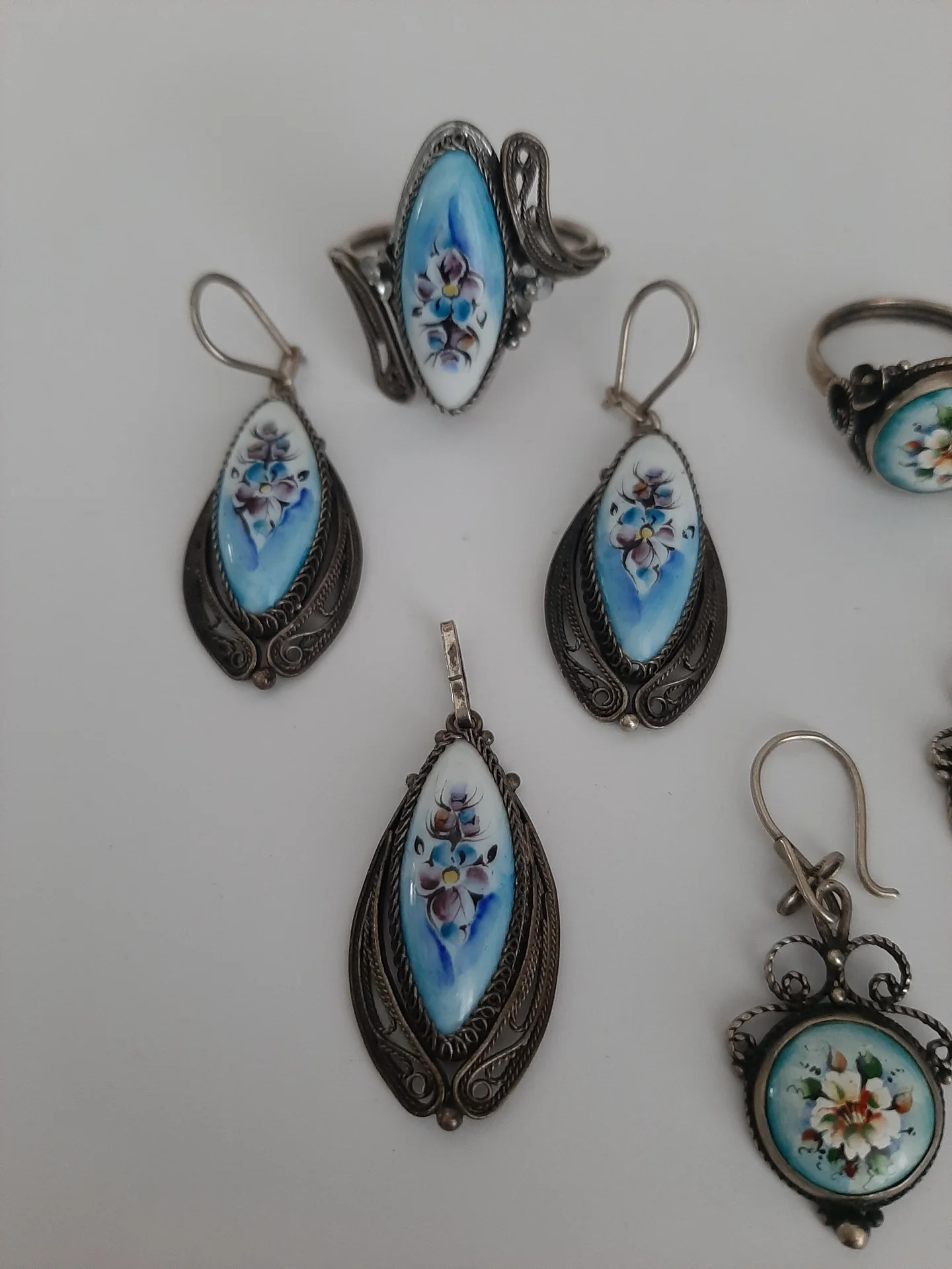 Серьги, кольца, локет и часы Ростовская финифть - миниатюра 3
