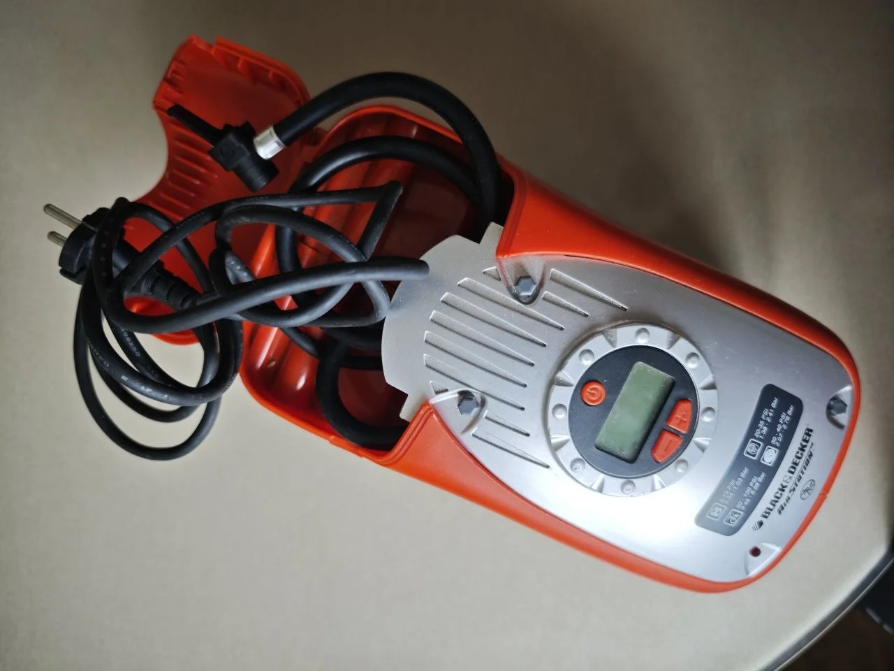 Компрессор автомобильный Black&Decker - миниатюра 2
