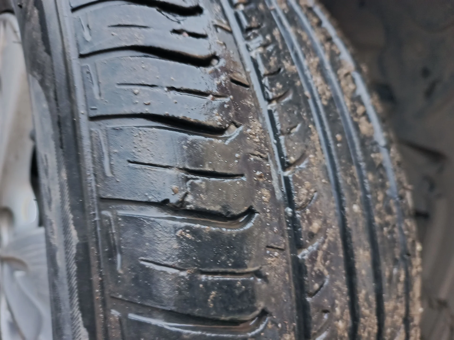 Резина r16 continental 4x4 215/70 - миниатюра 2
