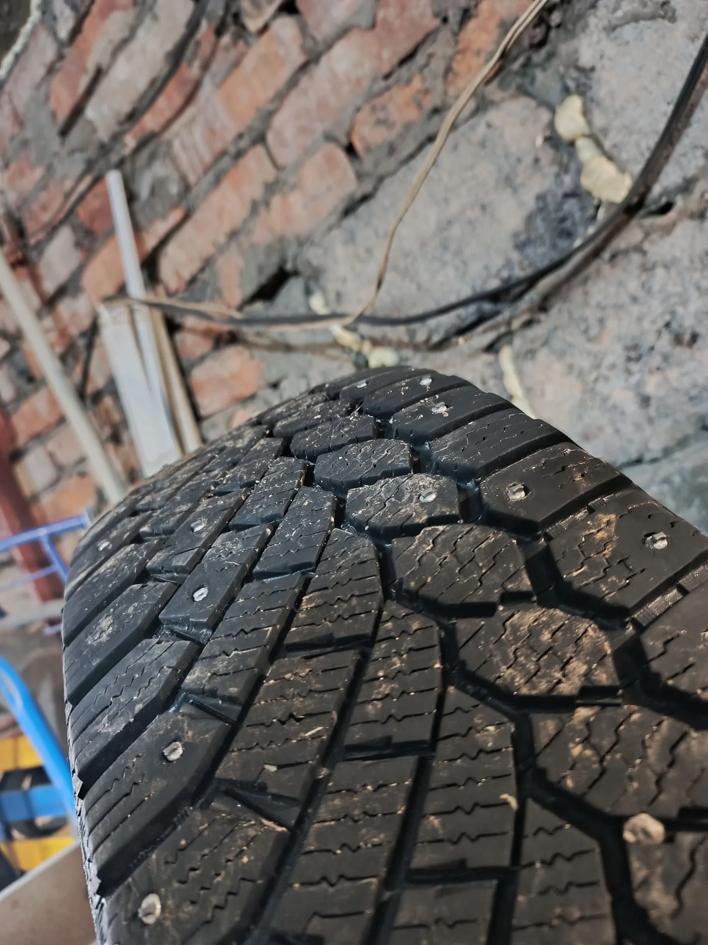 Резина r16 continental 4x4 215/70 - миниатюра 9