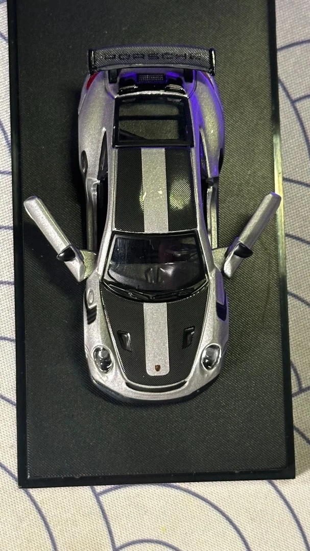 Burago Porsche 911 GT2 RS 1/64 - миниатюра 4