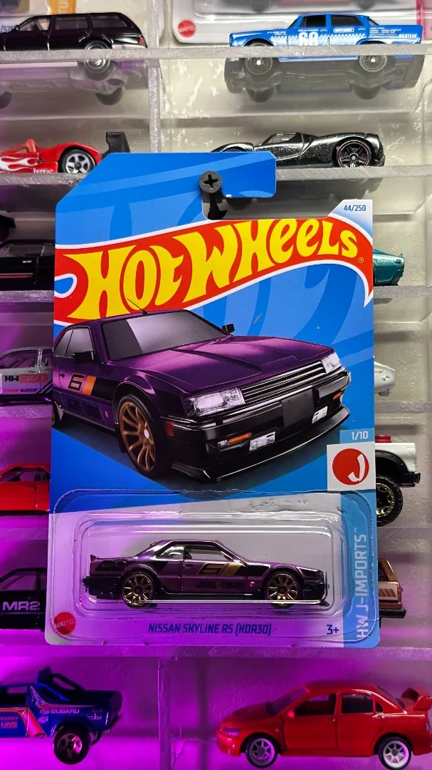 Hot Wheels Nissan Skyline RS (KDR 30) purple - изображение 1