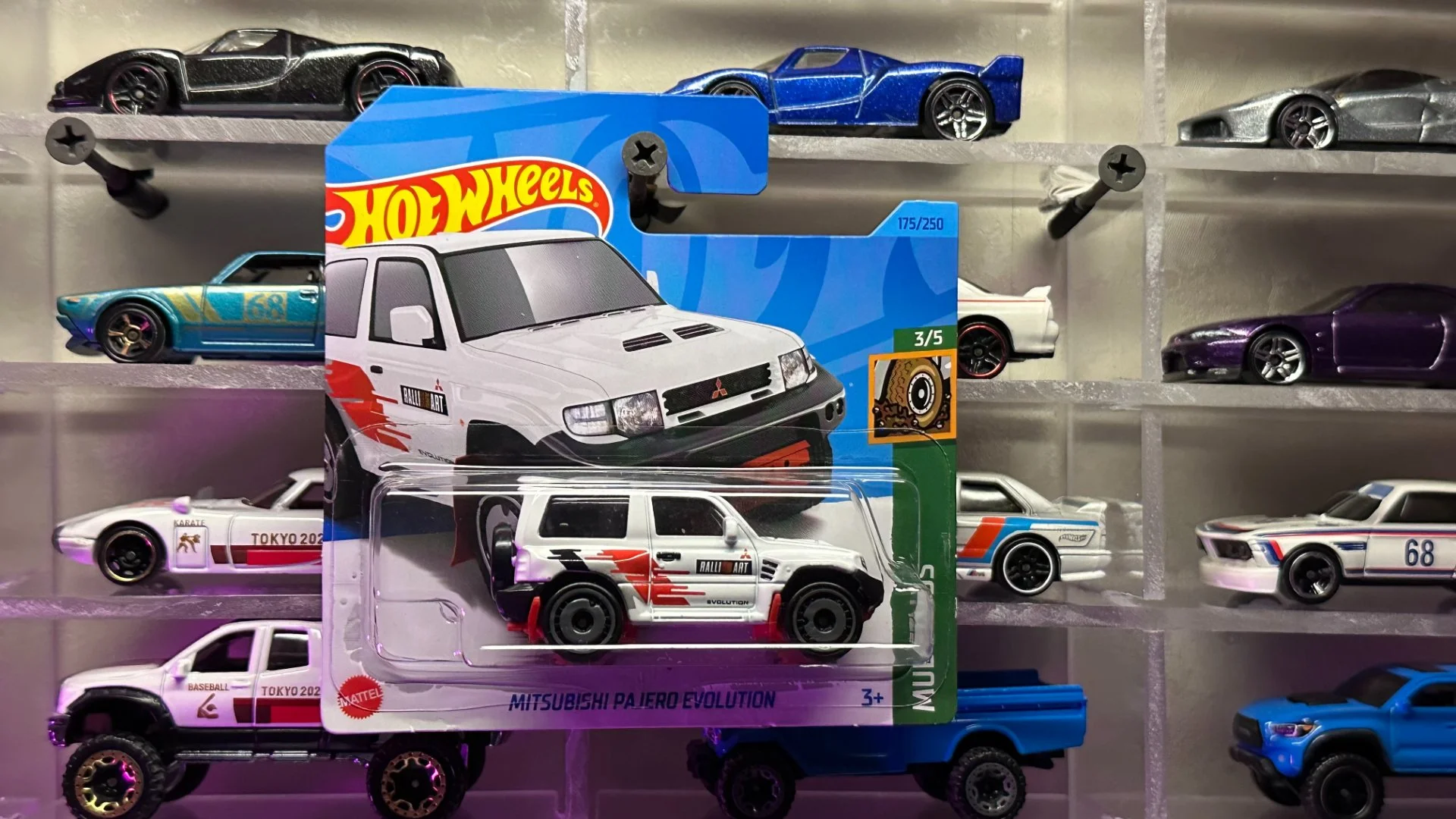 Hot wheels Mitsubishi Pajero Evolution (White) - изображение 1