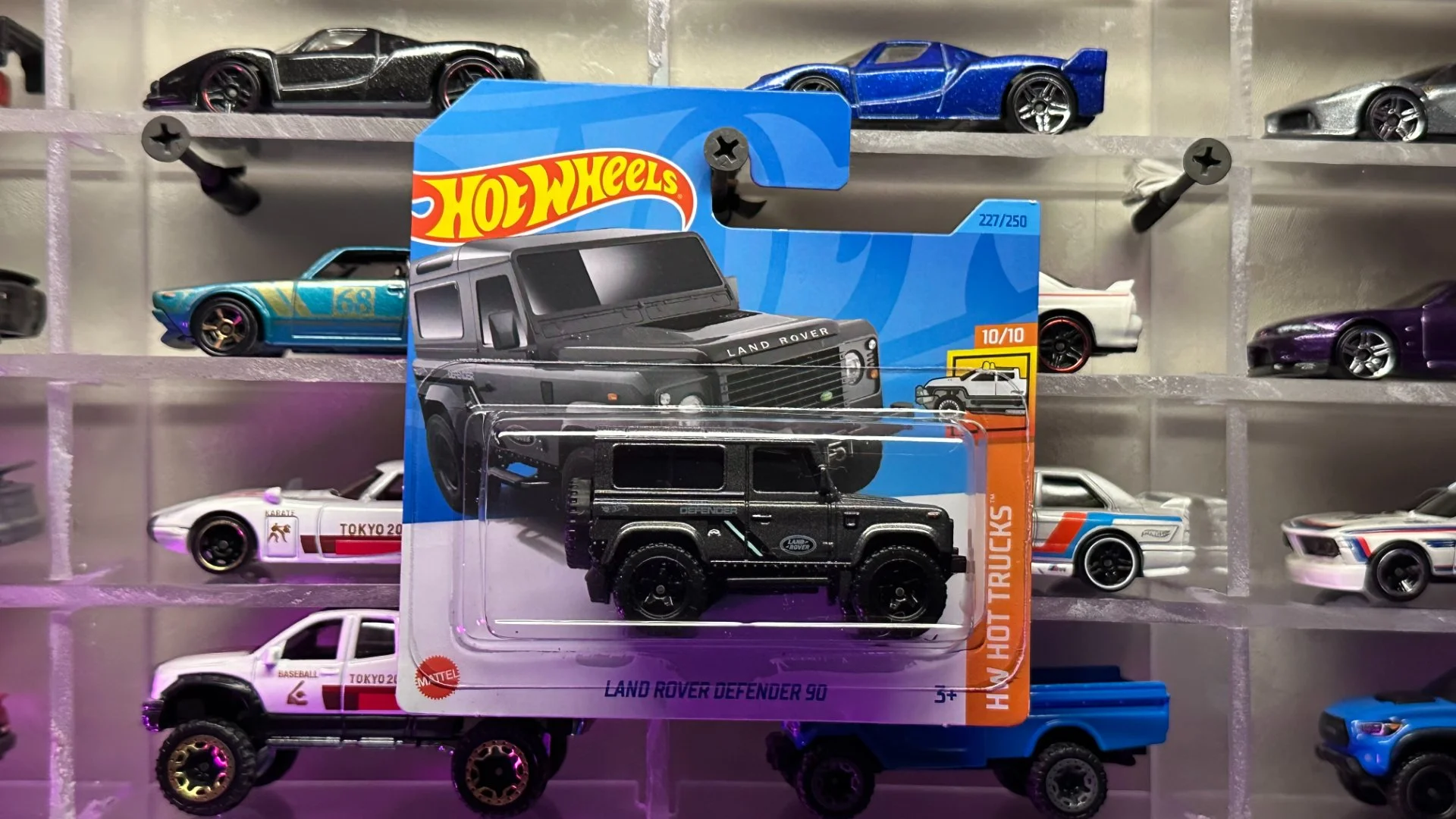 Hot wheels Land Rover Defender 90 - изображение 1