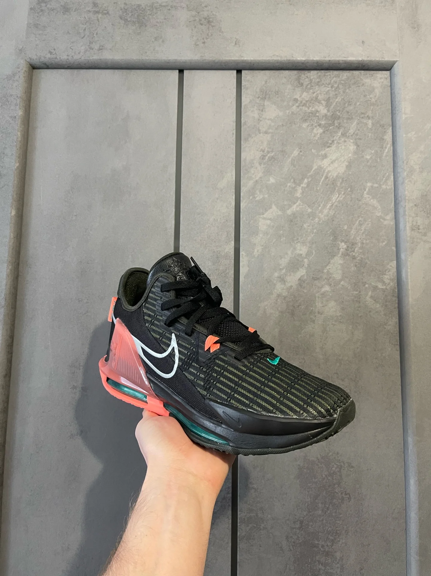 Кроссовки Nike LeBron - миниатюра 2