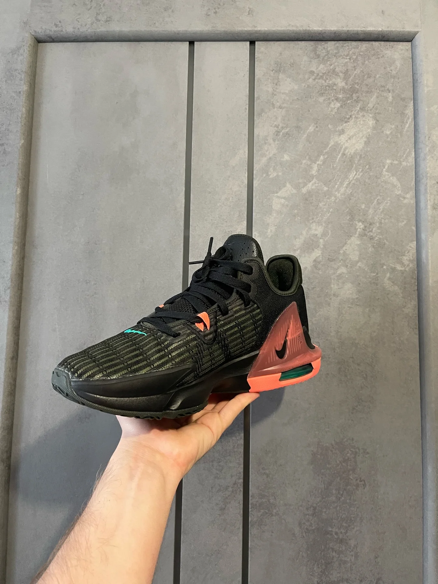 Кроссовки Nike LeBron - миниатюра 3