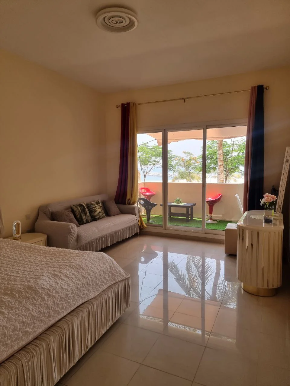 Огромная 1BR (110 м²) на первой линии моря — Bab Al Bahr (Al Marjan) - миниатюра 5