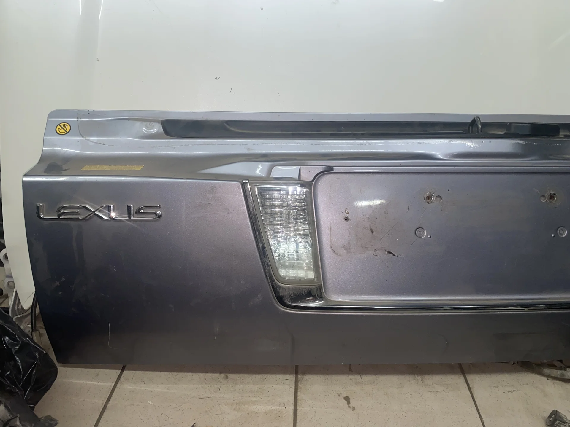 Борт багажника Lexus lx 570 - миниатюра 2