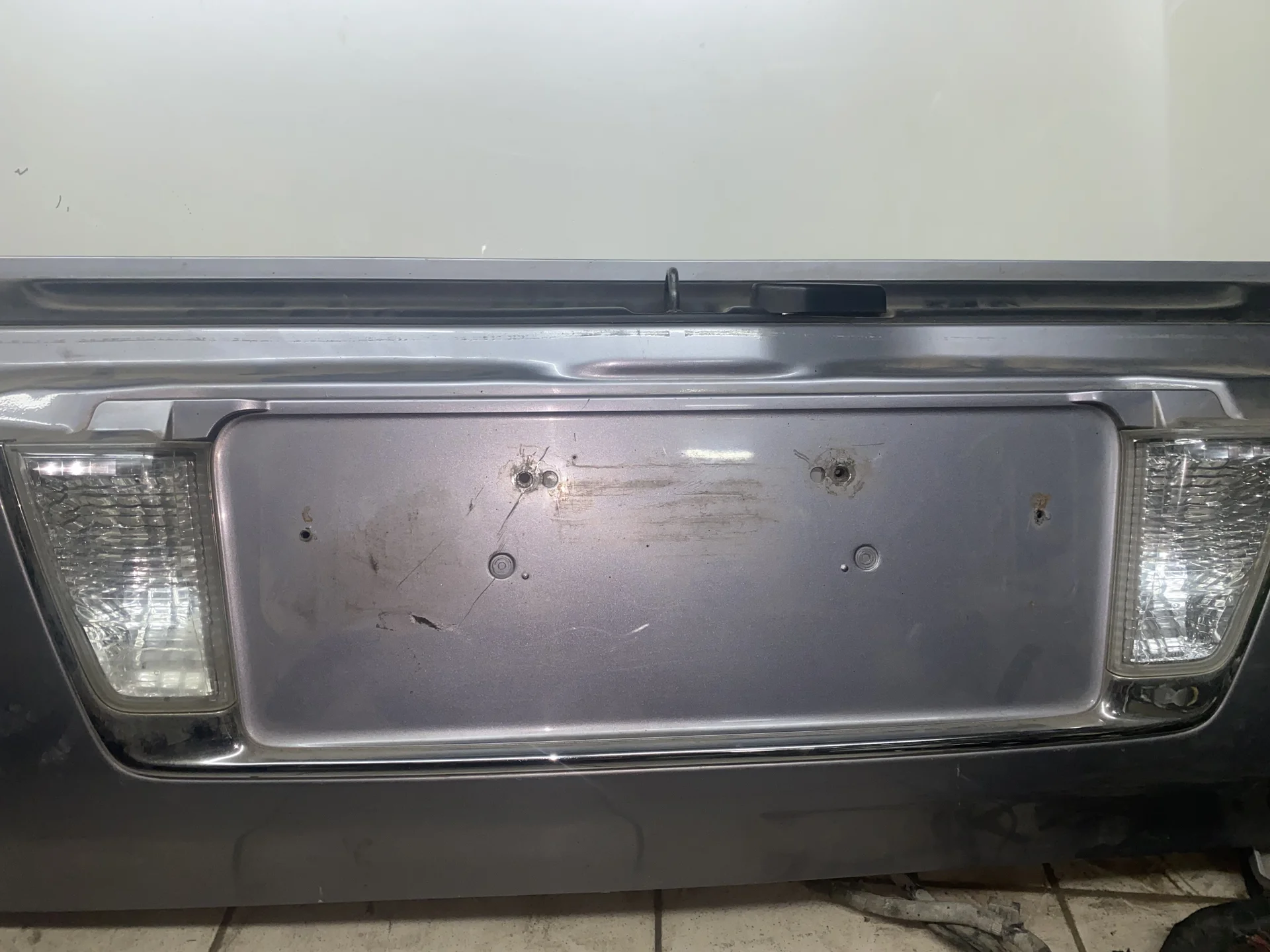 Борт багажника Lexus lx 570 - миниатюра 3