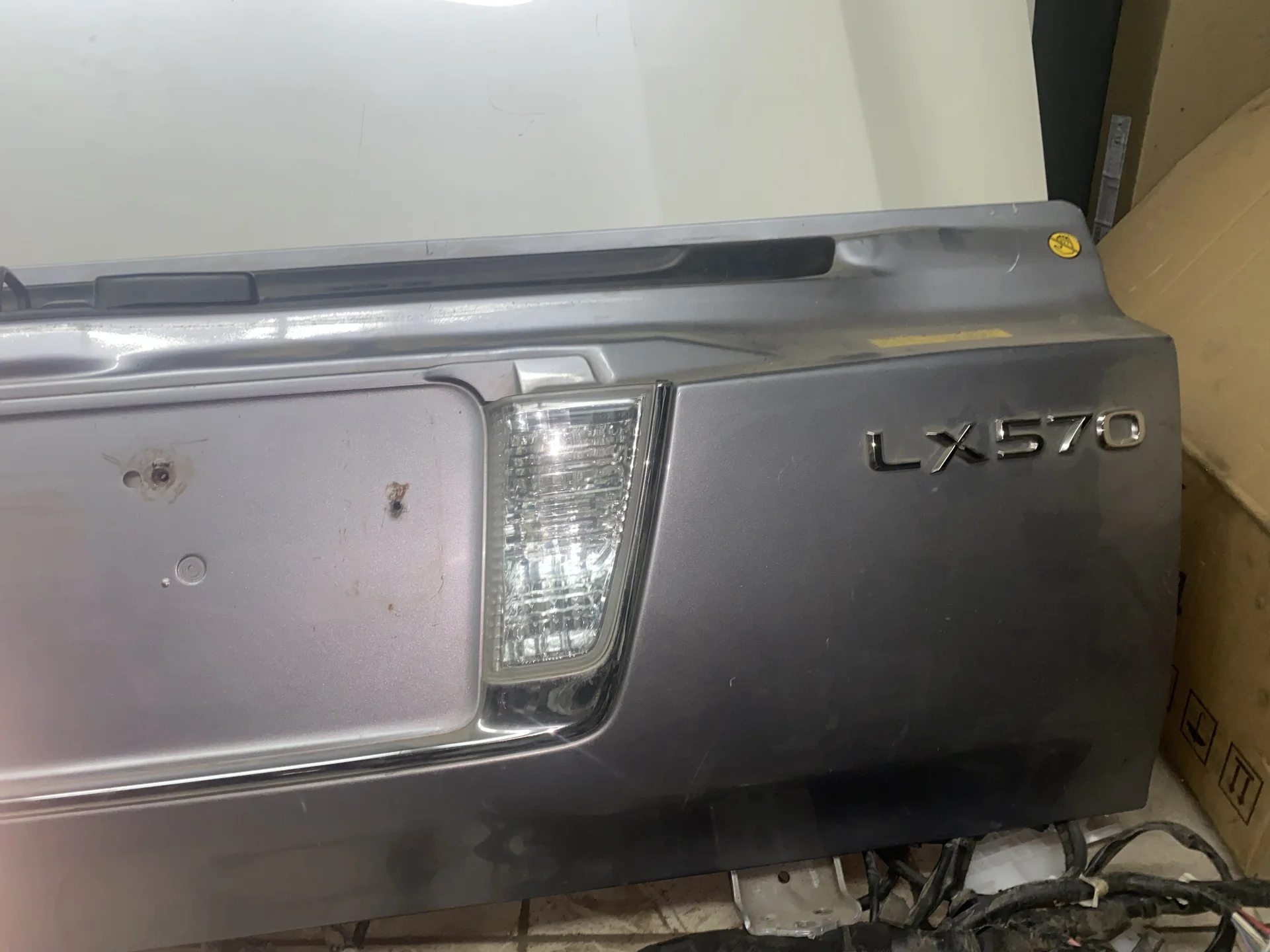 Борт багажника Lexus lx 570 - миниатюра 4