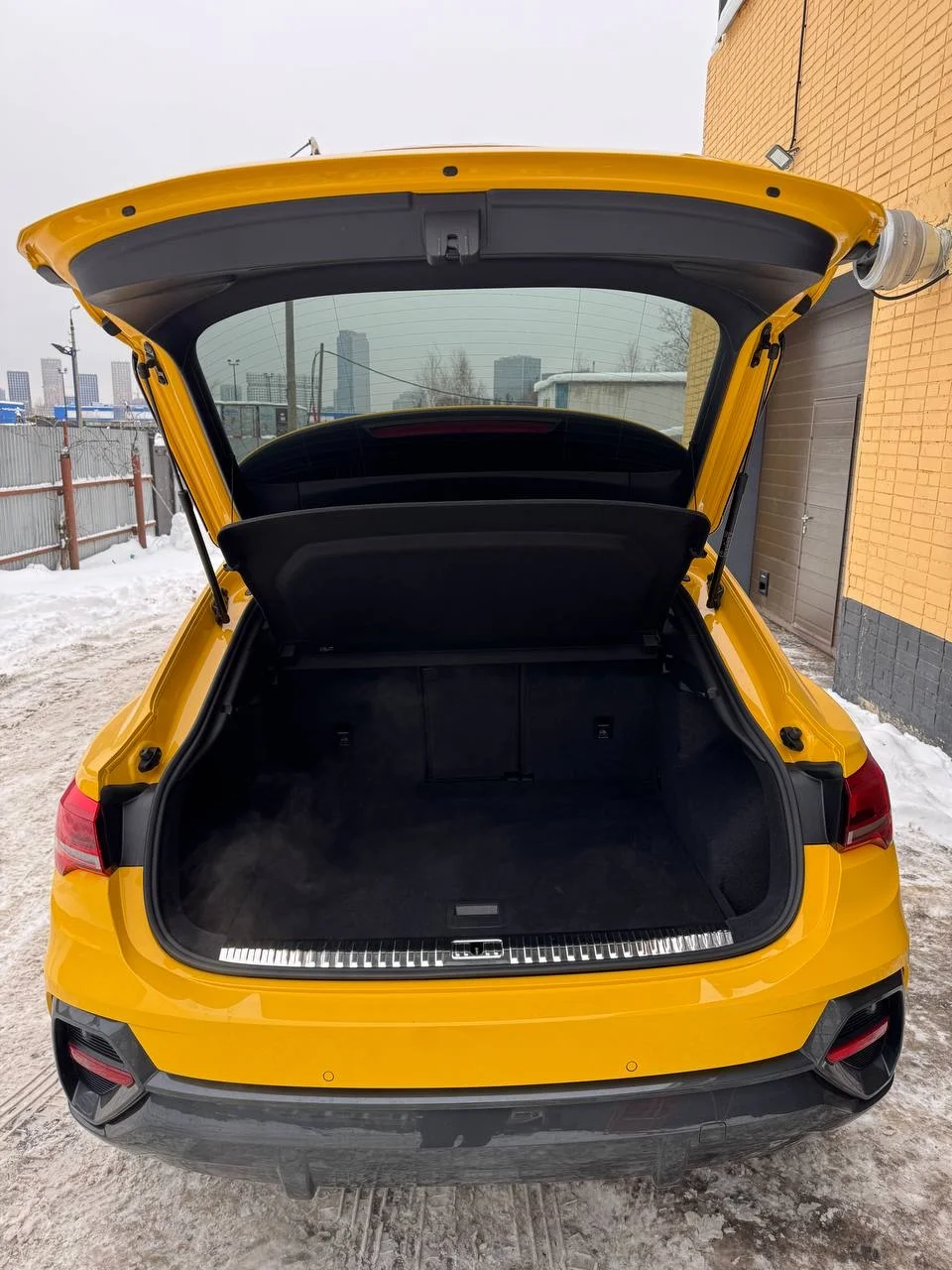 Машина Audi Q3 sportback 2022 - миниатюра 13