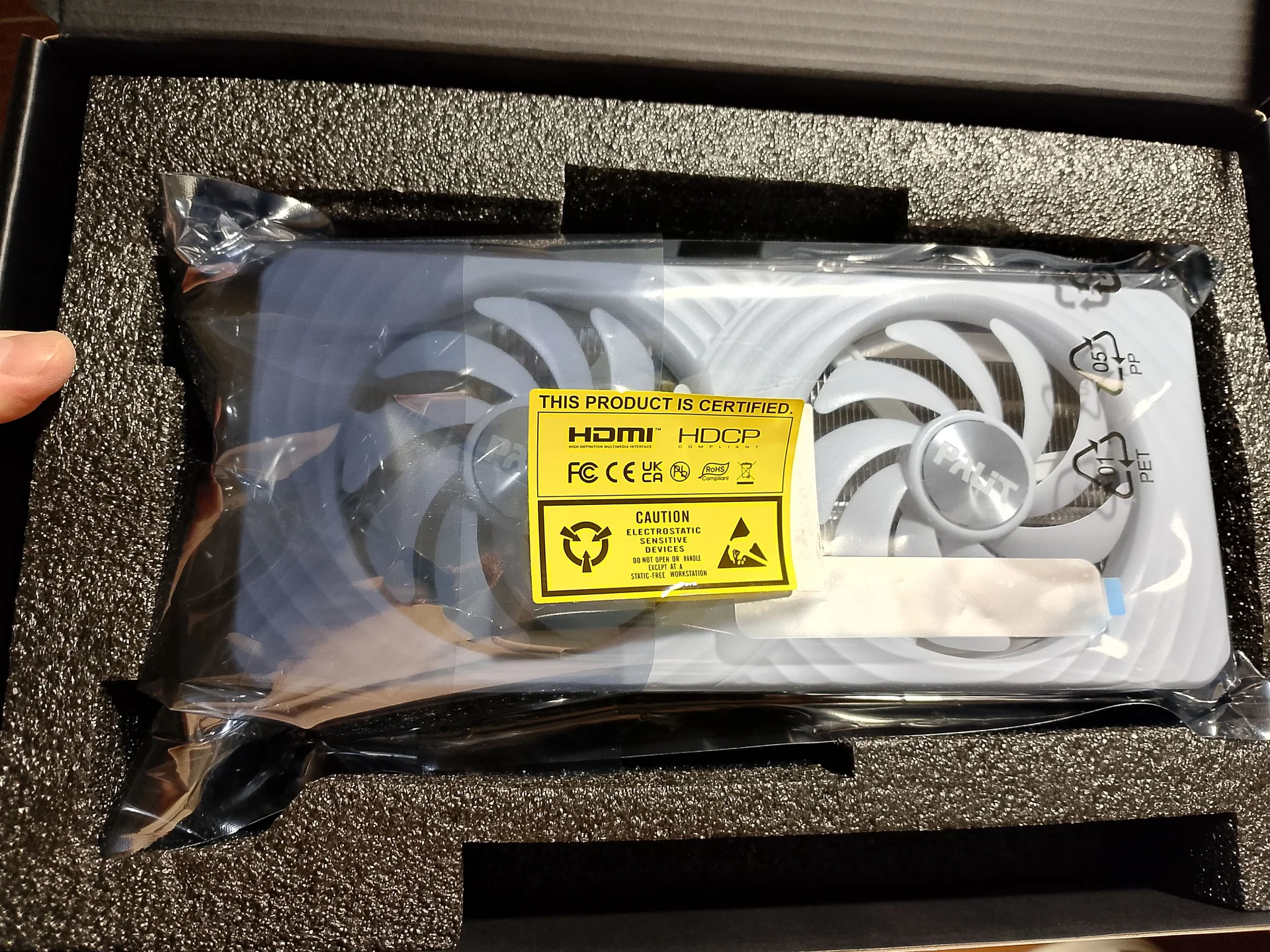 Видеокарта RTX 5060 Palit white OC - миниатюра 2