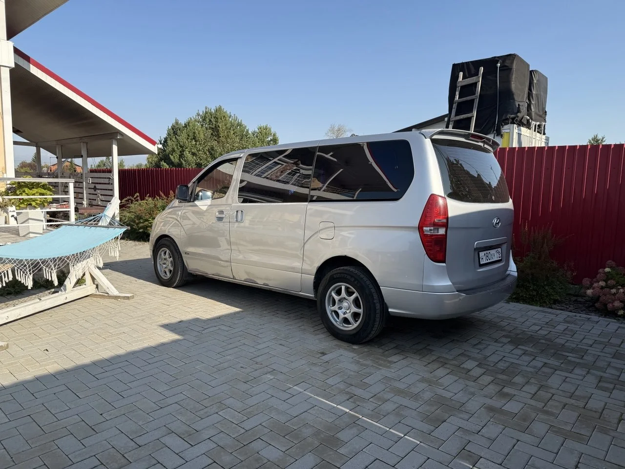 Продается комфортный автомобиль для большой семьи Хундай Гранд Старекс - миниатюра 4