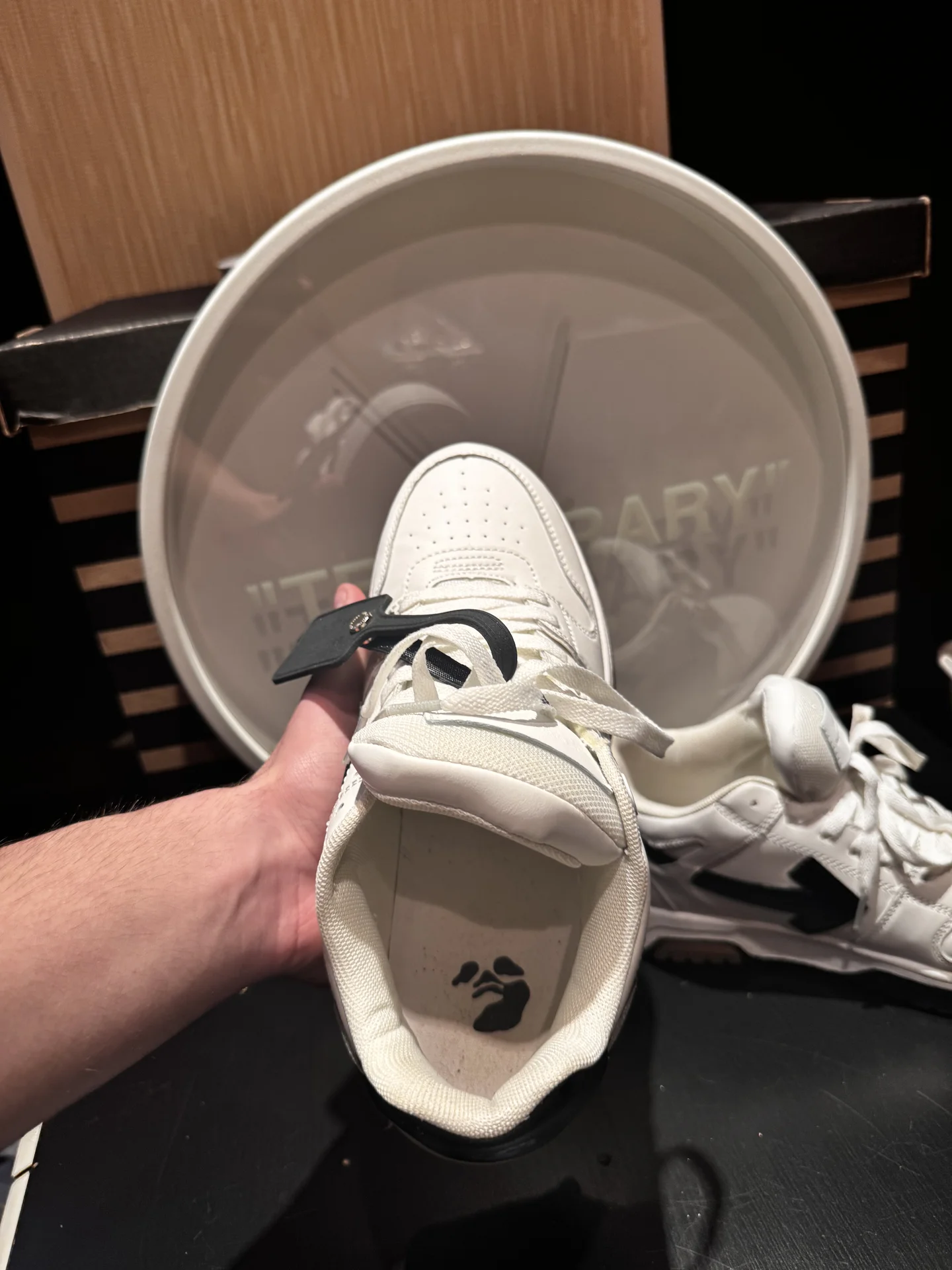 Off White Out Of Office - миниатюра 5