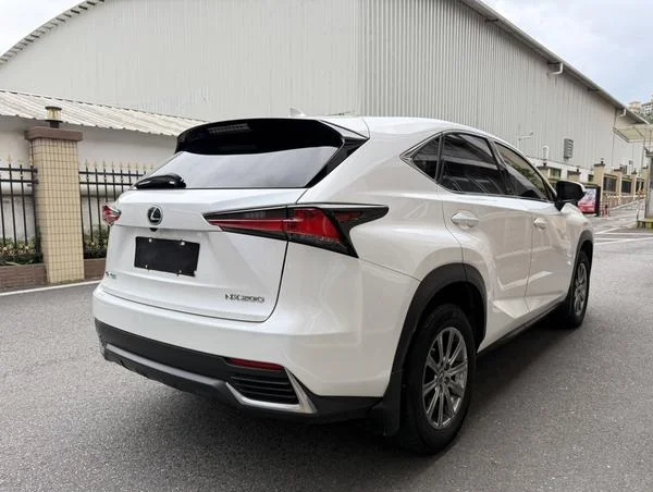 Lexus NX200 - миниатюра 9