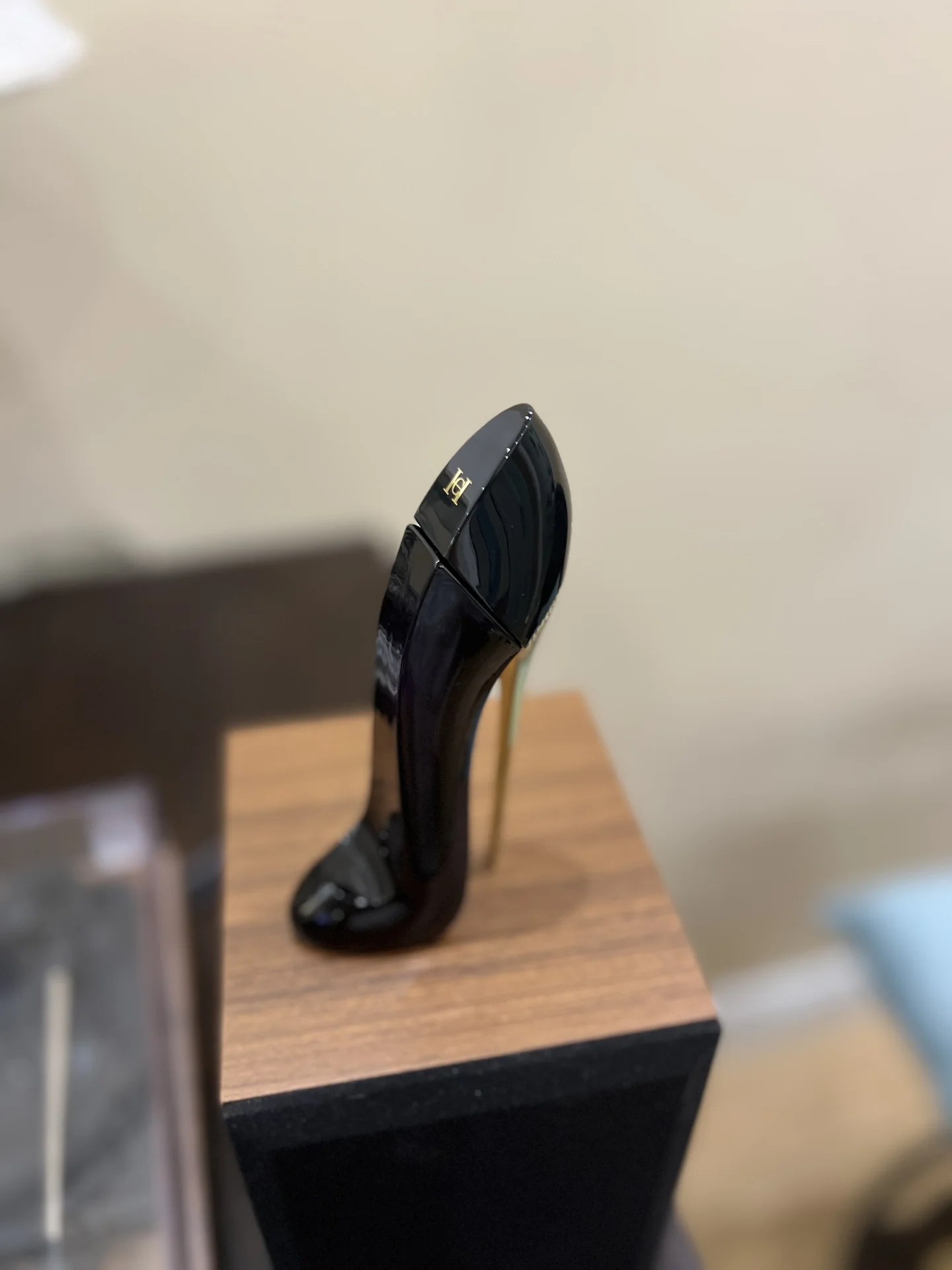 Парфюмерная вода Carolina Herrera good girl - миниатюра 2