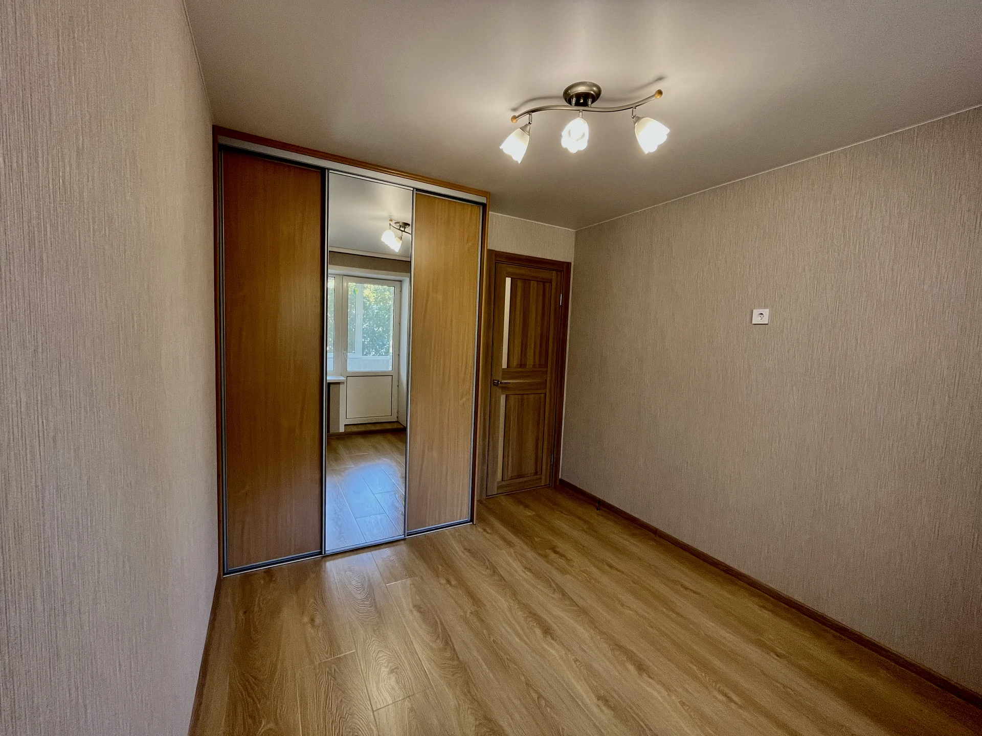 Продам 4х ком квартиру - миниатюра 6