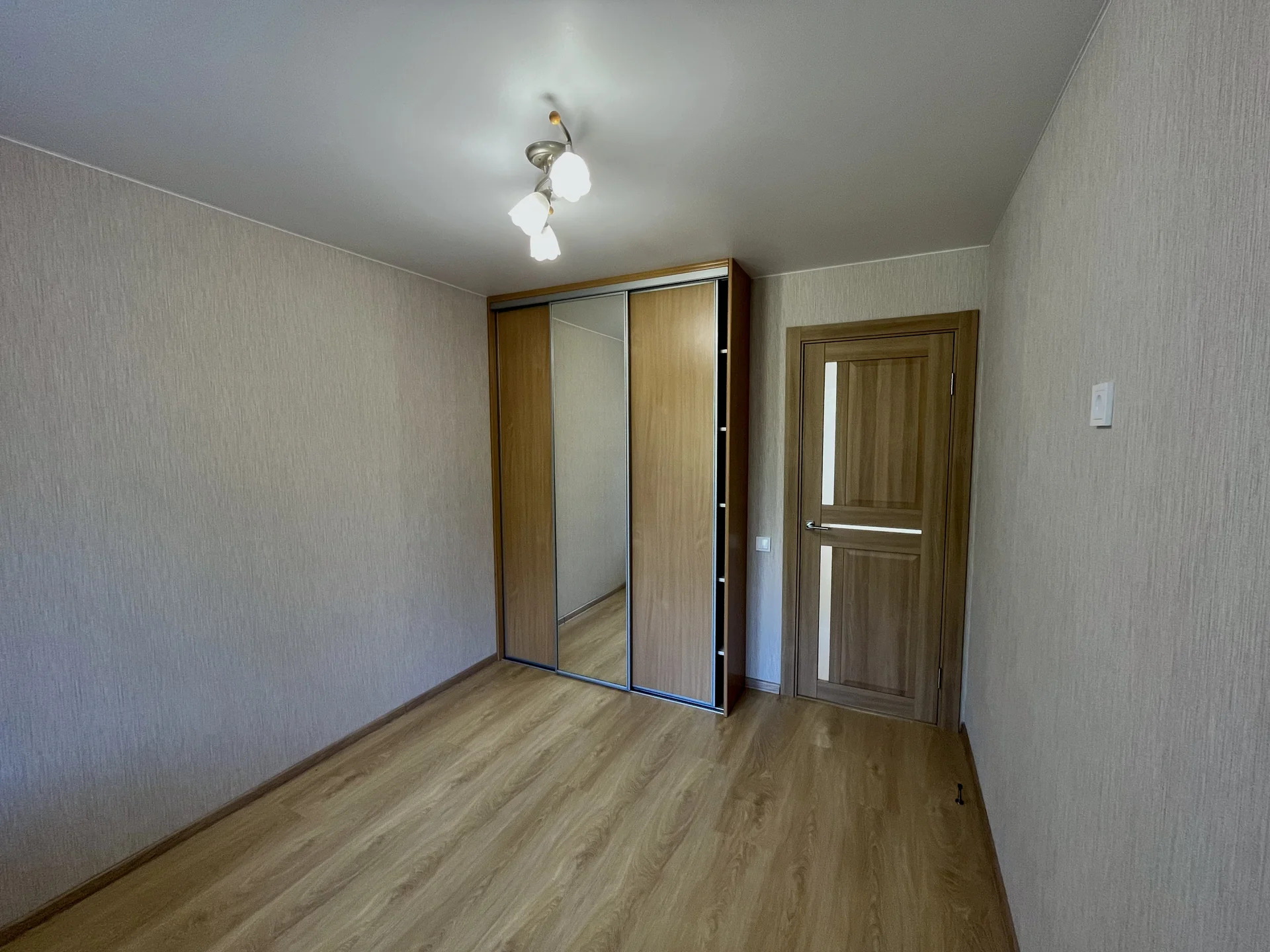 Продам 4х ком квартиру - миниатюра 9