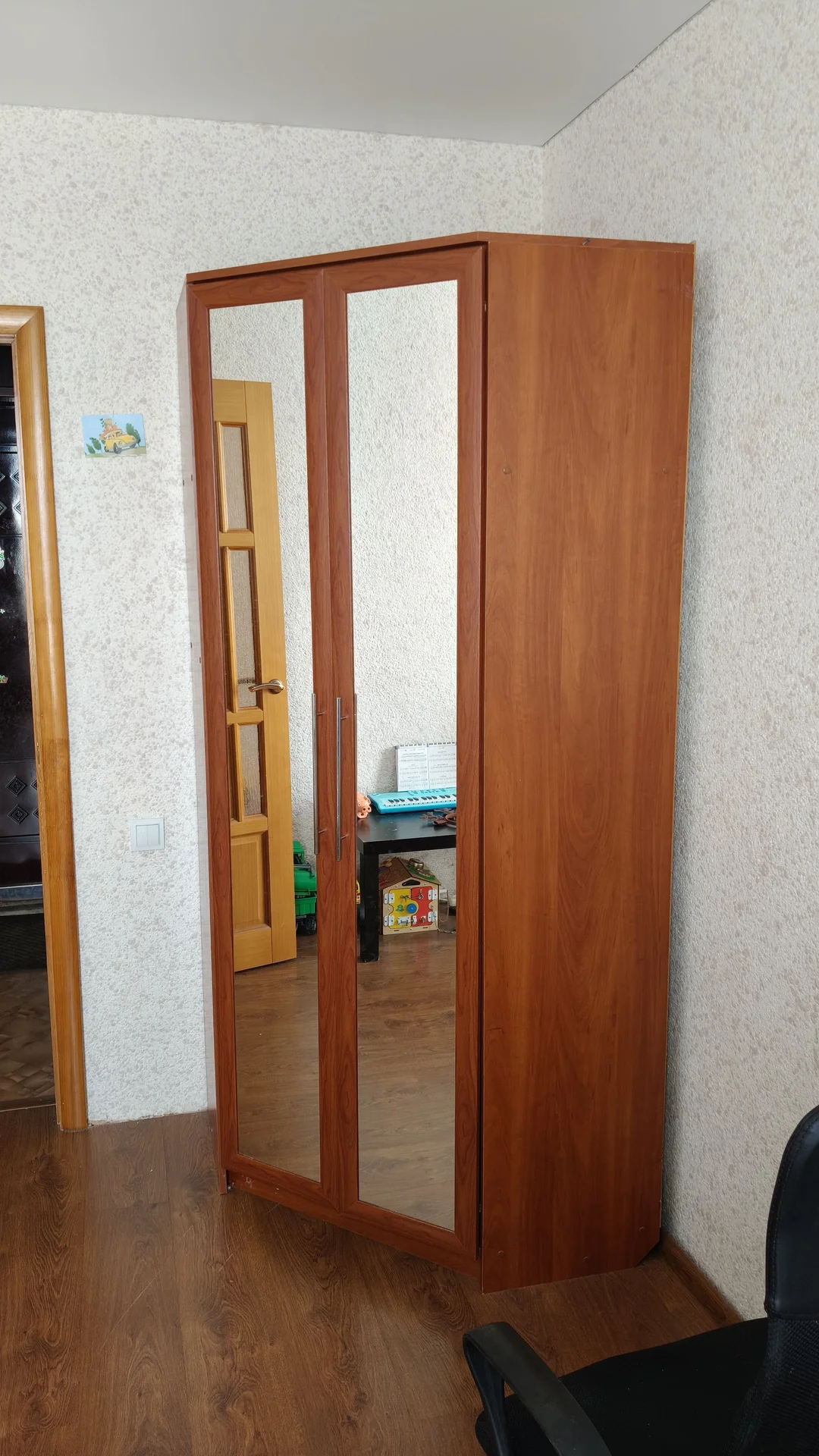 Продаётся шкаф - миниатюра 9