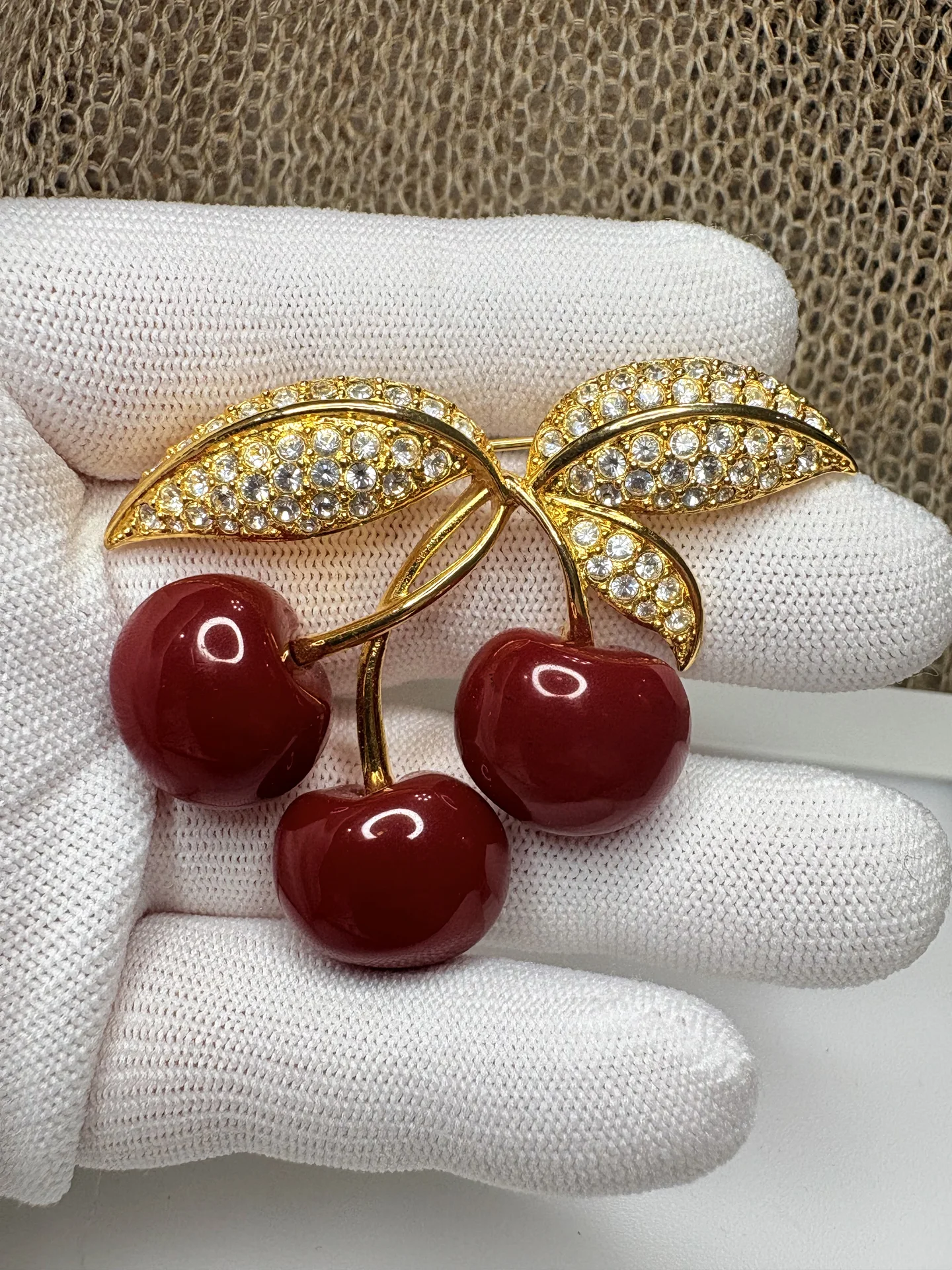Брошь Винтаж "Вишня" Swarovski"Joan Rivers" - изображение 1