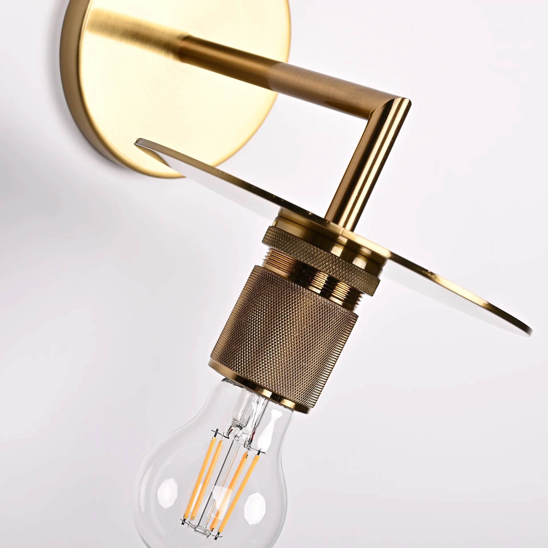Бра RH Utilitaire Knurled Disk Shade Sconce Brass - миниатюра 4