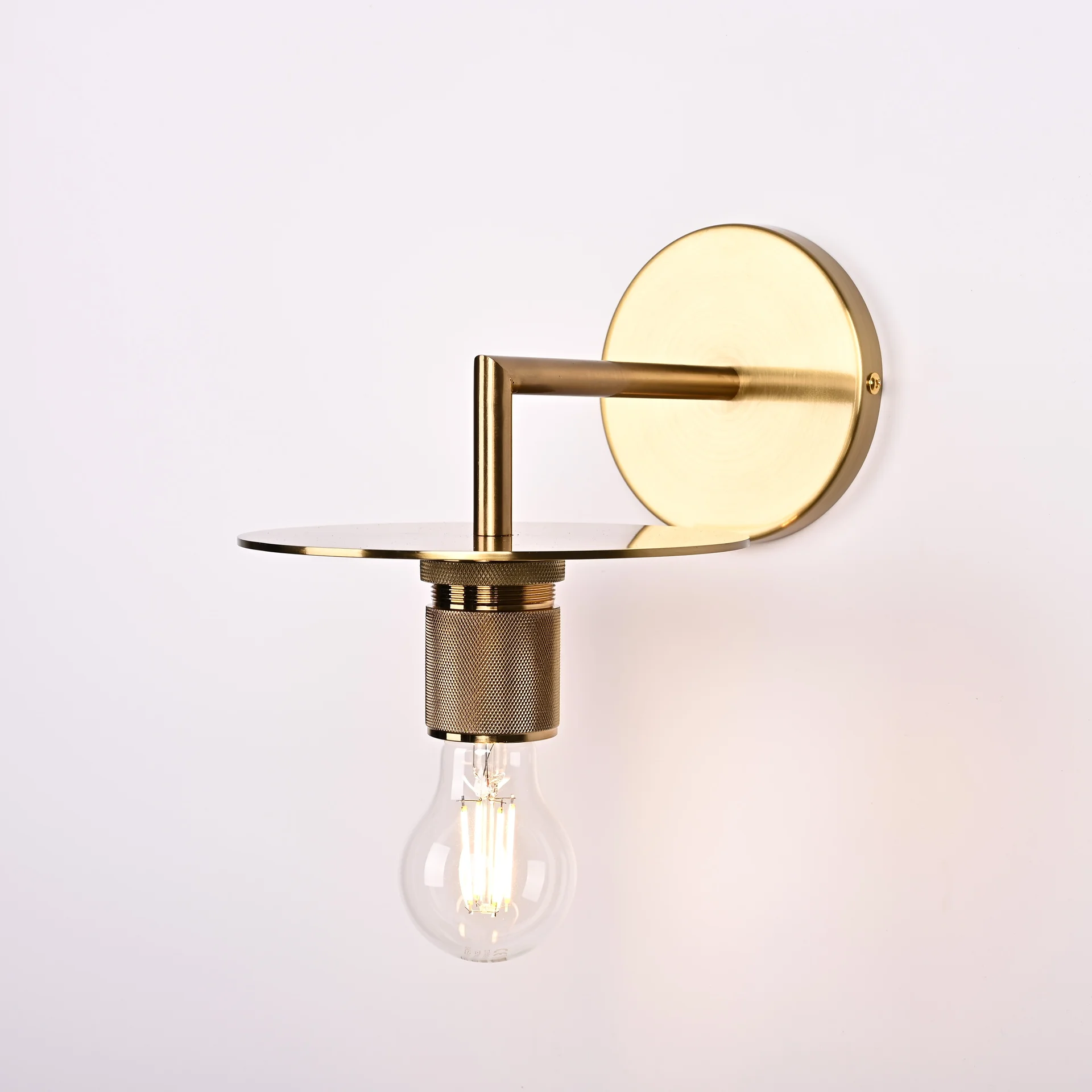 Бра RH Utilitaire Knurled Disk Shade Sconce Brass - миниатюра 6