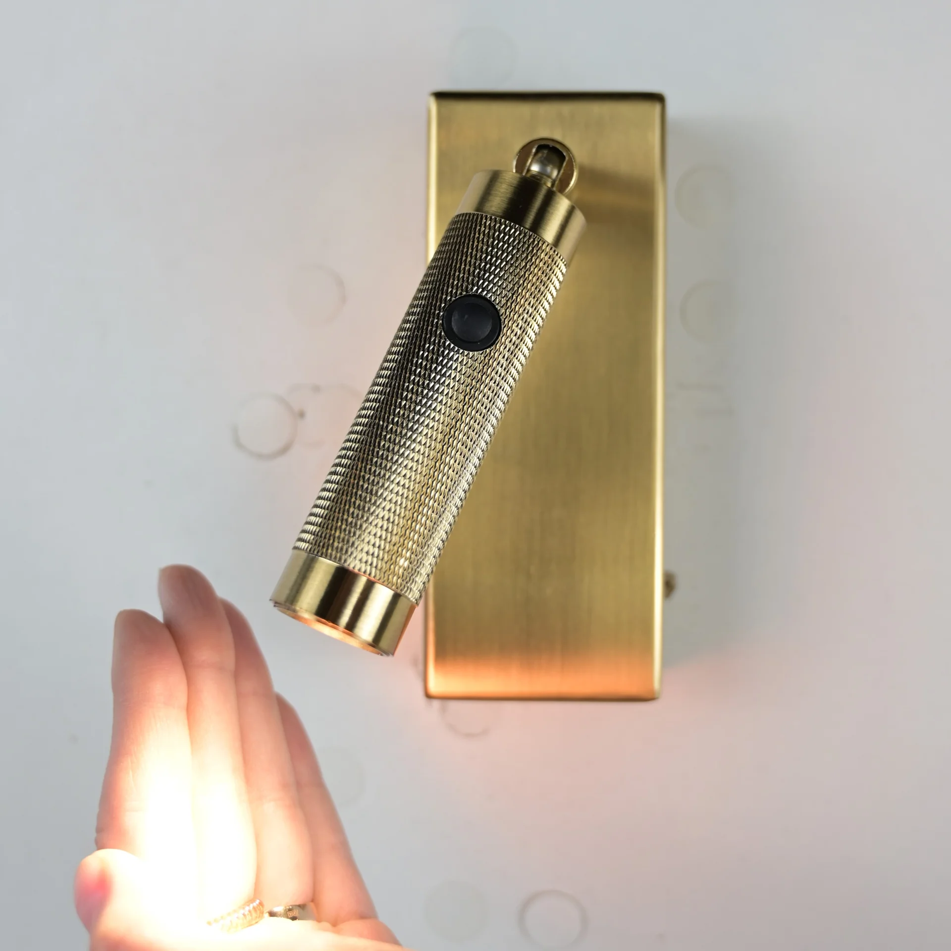 Бра Chelsom WALL LED KNURL BRASS - миниатюра 6