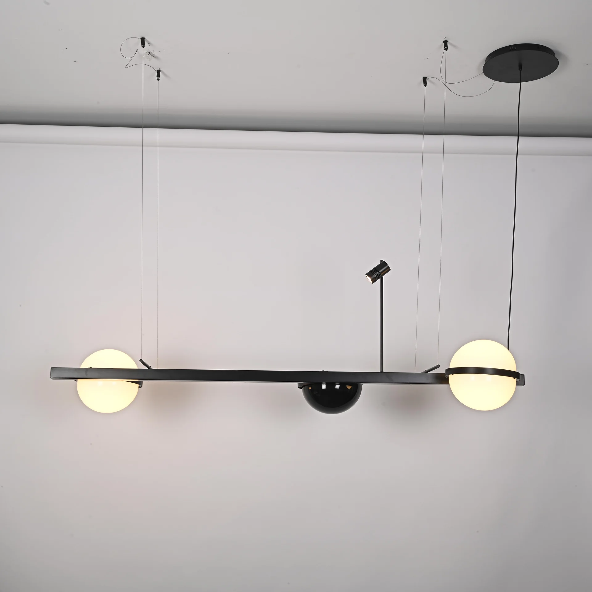 Реечный подвесной светильник PALMA Wall lamp 2 шара + 1 вазон горизонтальная - миниатюра 3