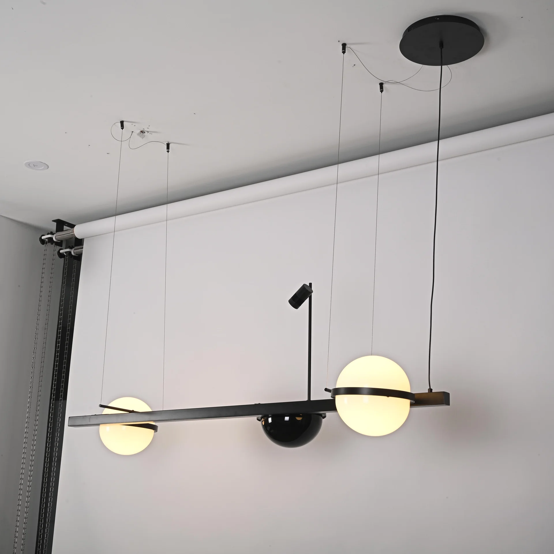 Реечный подвесной светильник PALMA Wall lamp 2 шара + 1 вазон горизонтальная - миниатюра 5