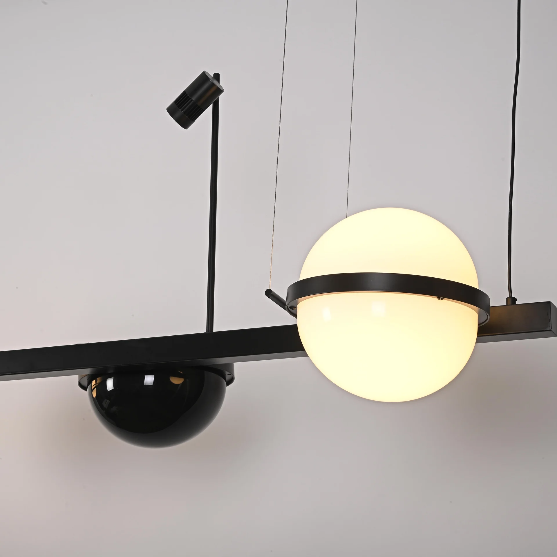 Реечный подвесной светильник PALMA Wall lamp 2 шара + 1 вазон горизонтальная - миниатюра 6