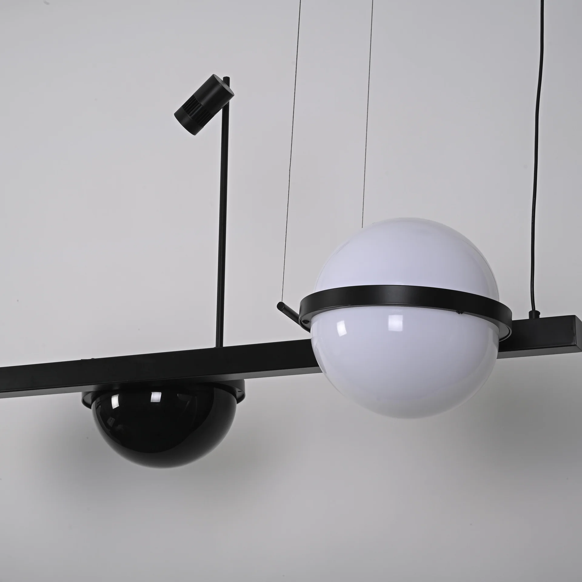 Реечный подвесной светильник PALMA Wall lamp 2 шара + 1 вазон горизонтальная - миниатюра 7