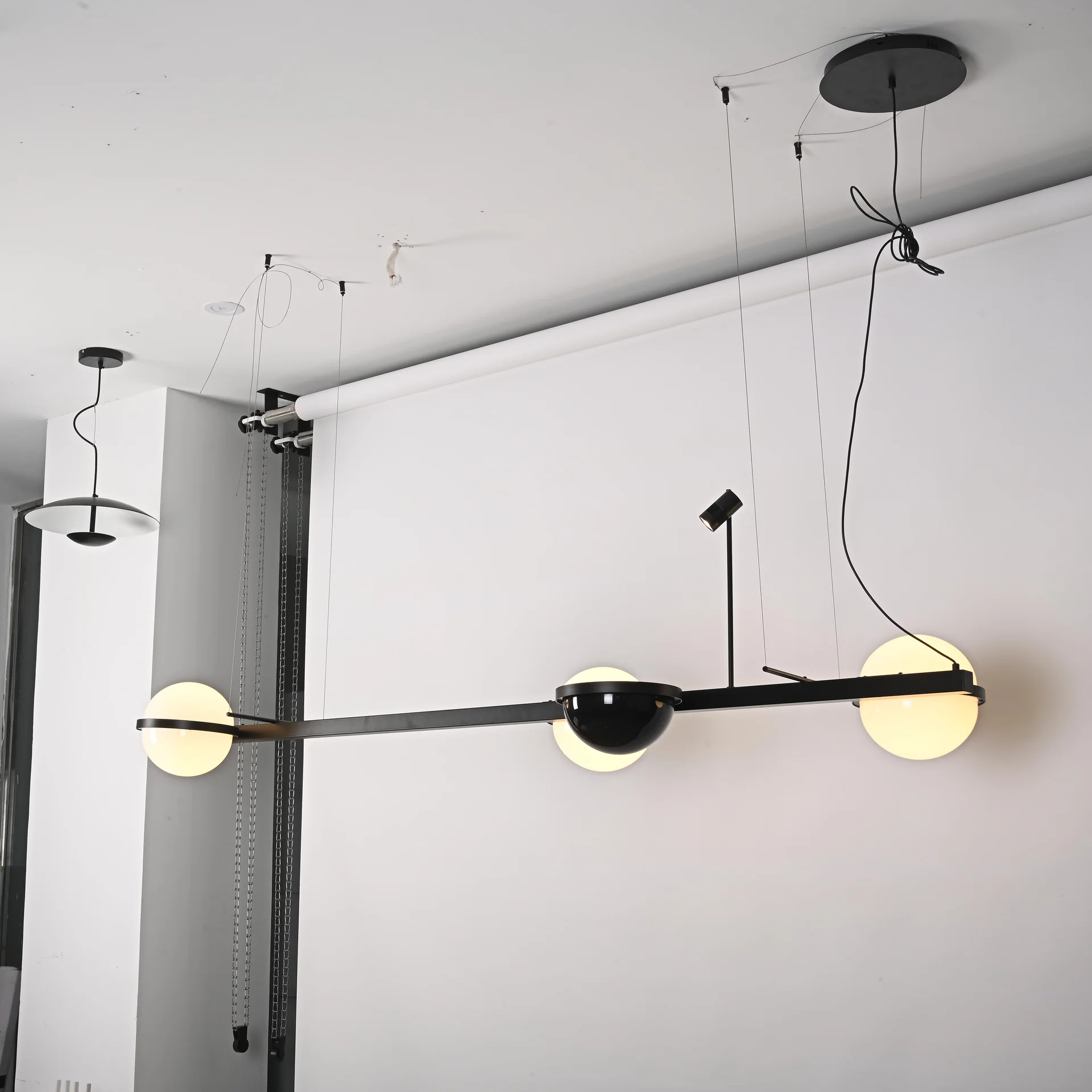 Реечный подвесной светильник PALMA Wall lamp 3 шара + 1 вазон горизонтальная - миниатюра 5