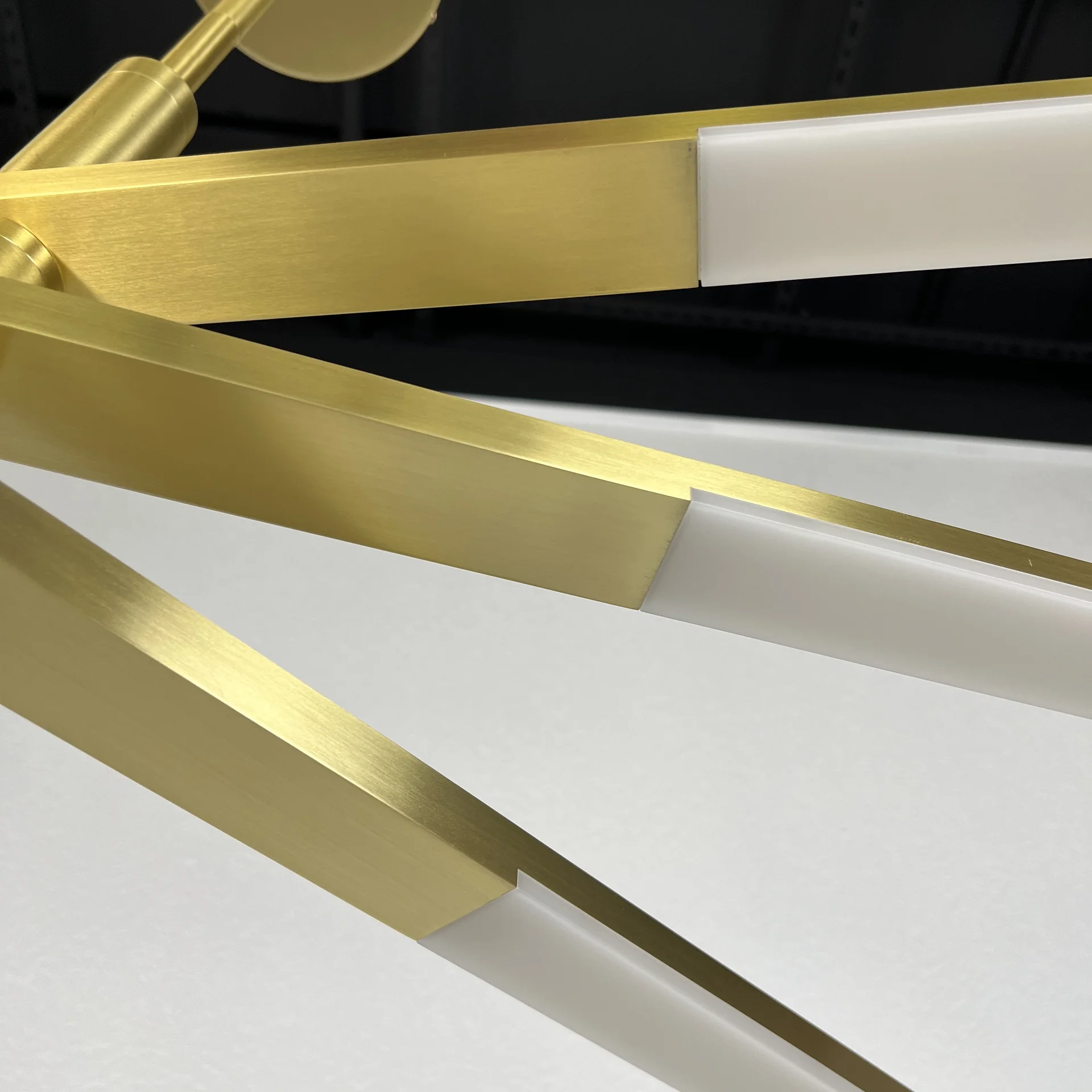 Люстра на штанге ORTON на 3 D96 Gold - миниатюра 12