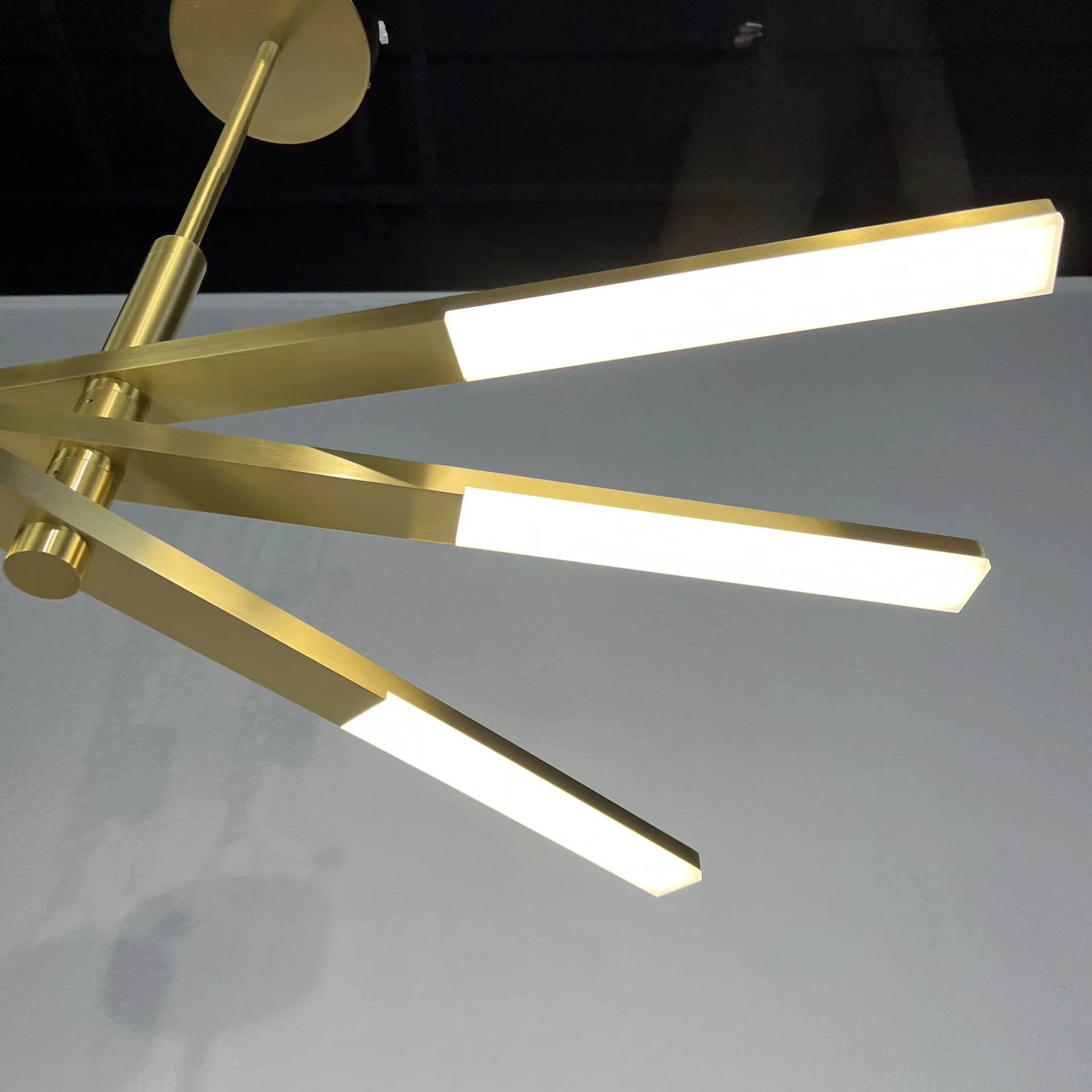 Люстра на штанге ORTON на 3 D96 Gold - миниатюра 2