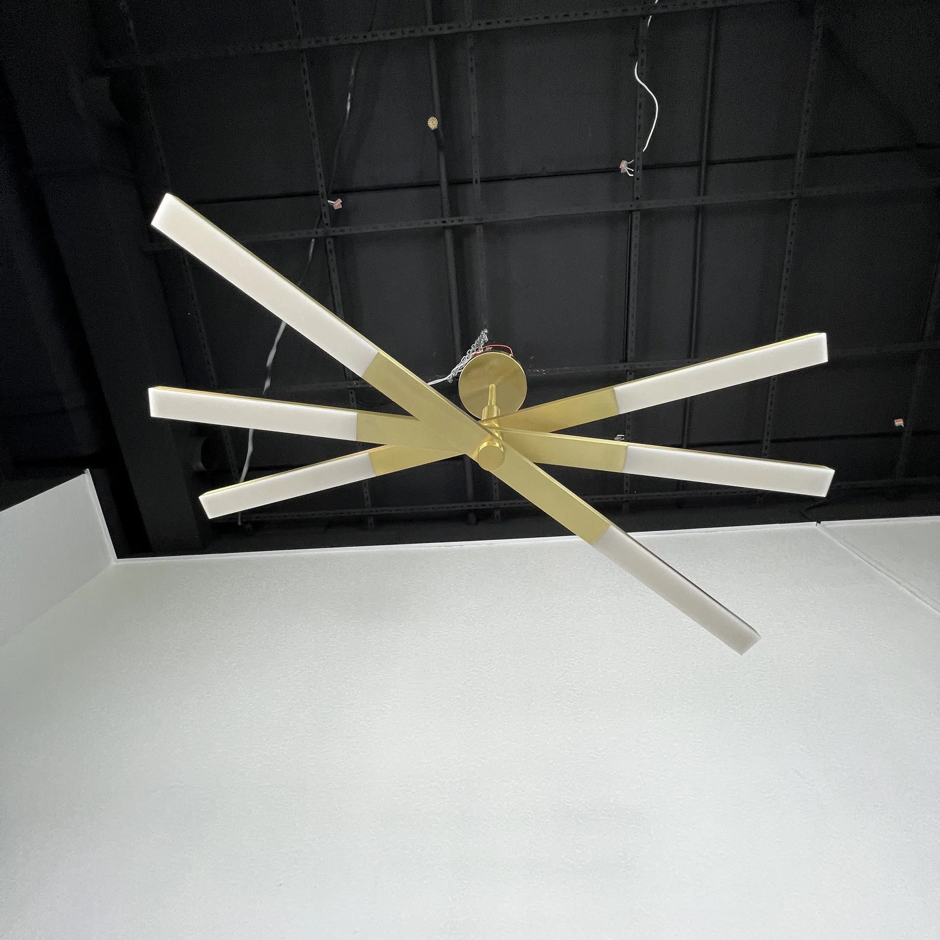 Люстра на штанге ORTON на 3 D96 Gold - миниатюра 5