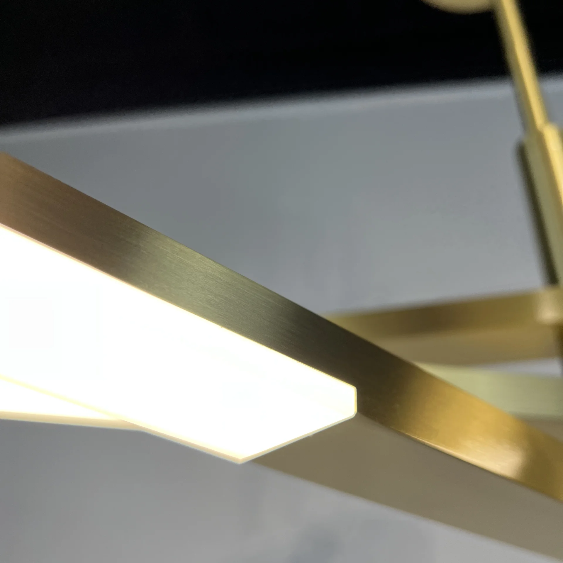 Люстра на штанге ORTON на 3 D96 Gold - миниатюра 7