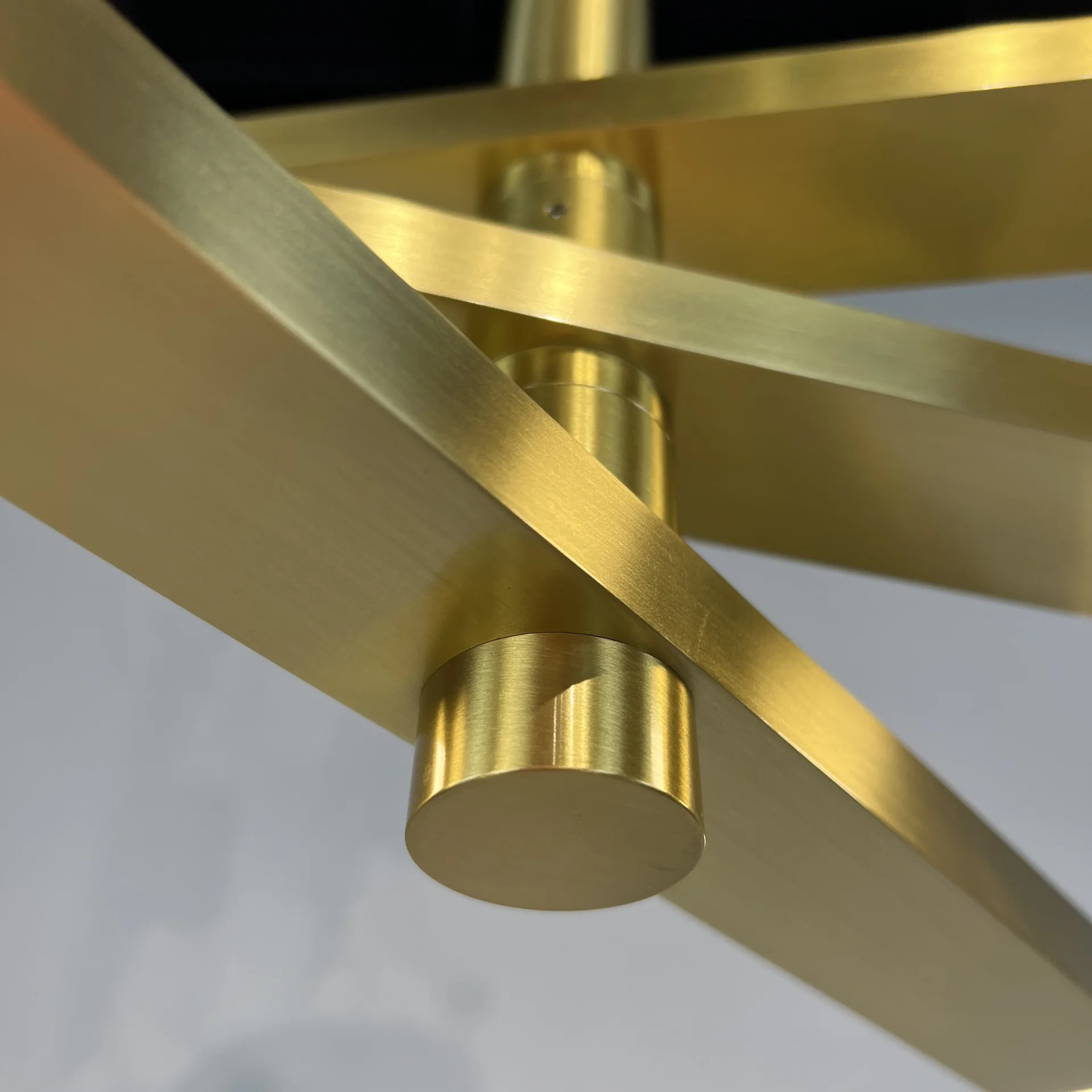 Люстра на штанге ORTON на 3 D96 Gold - миниатюра 8