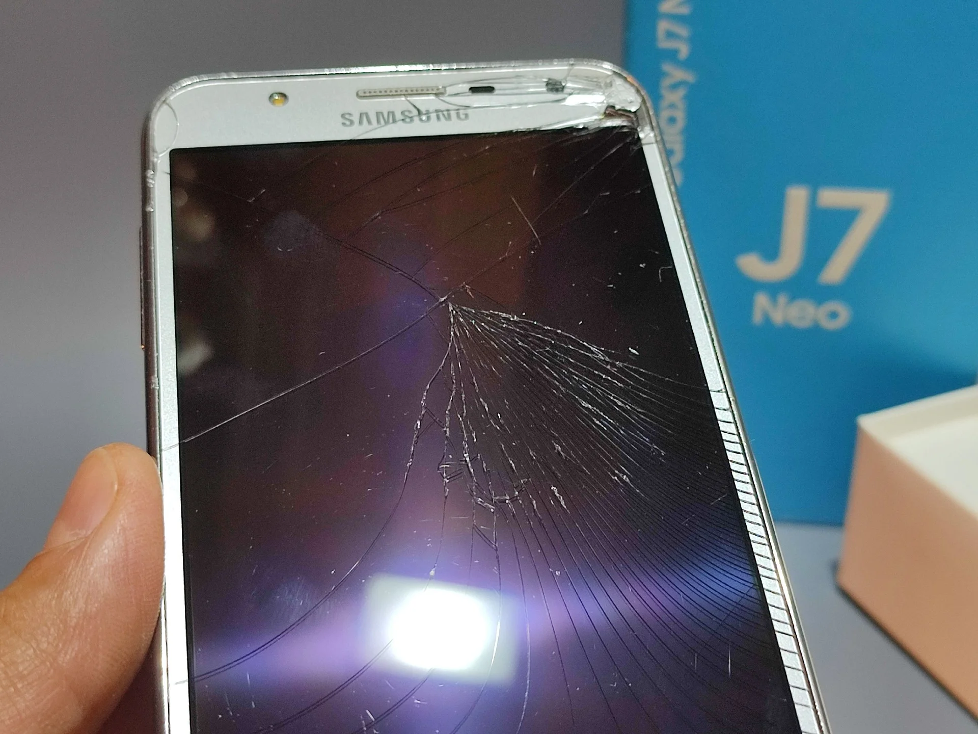 Samsung J7 Neo - миниатюра 6