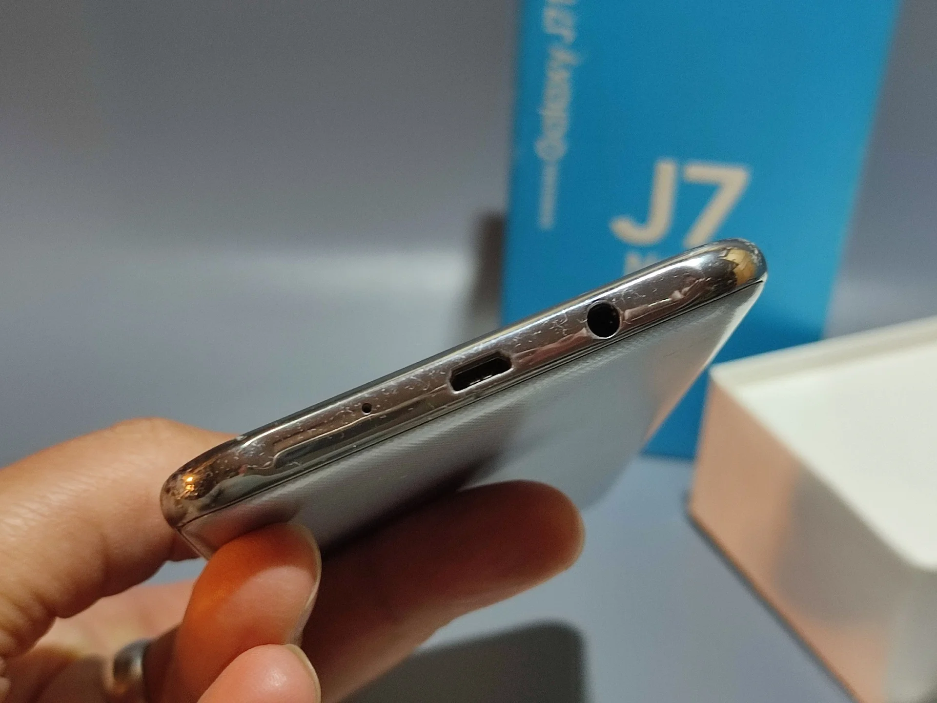 Samsung J7 Neo - миниатюра 7