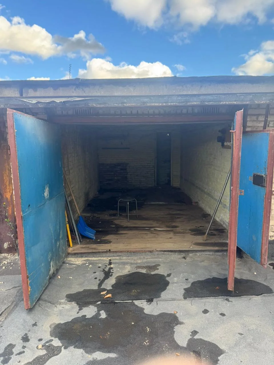 Продается кирпичный гараж 19м2 мкр. Железнодорожный, ул. Советская, ГСК 7 "Салют" - миниатюра 2